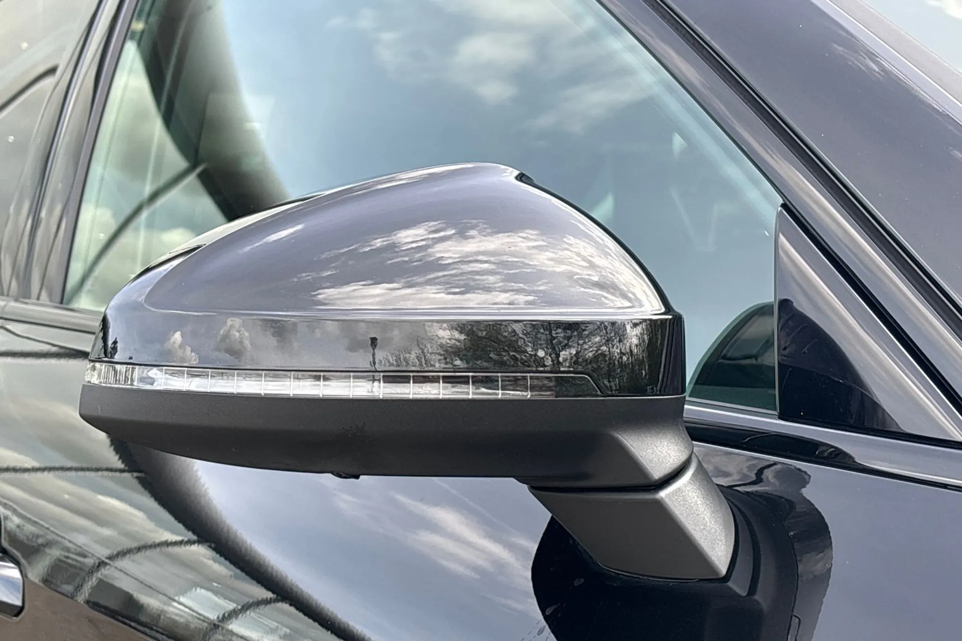 Audi A4 thumbnail image number 48