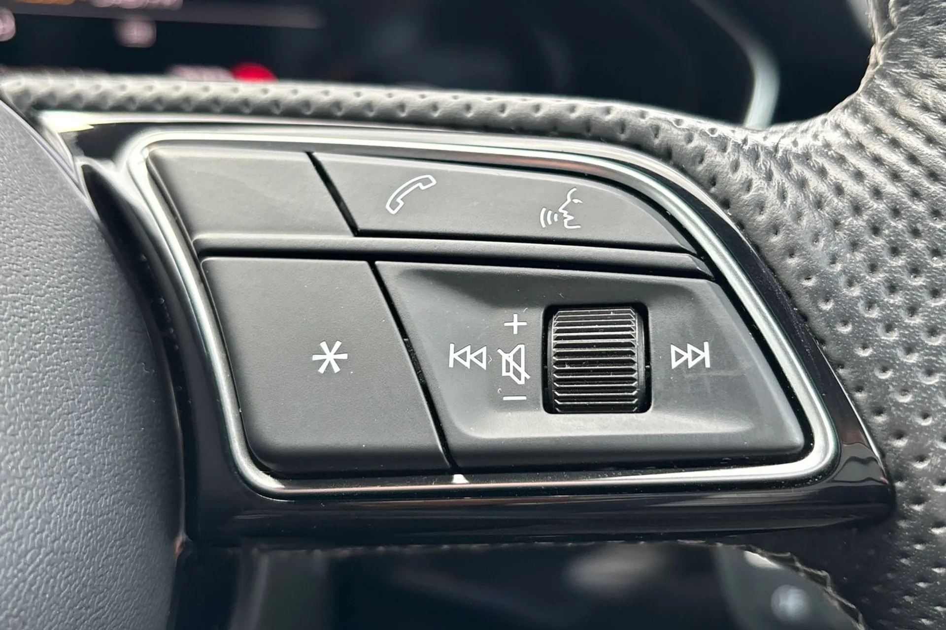 Audi A4 thumbnail image number 37