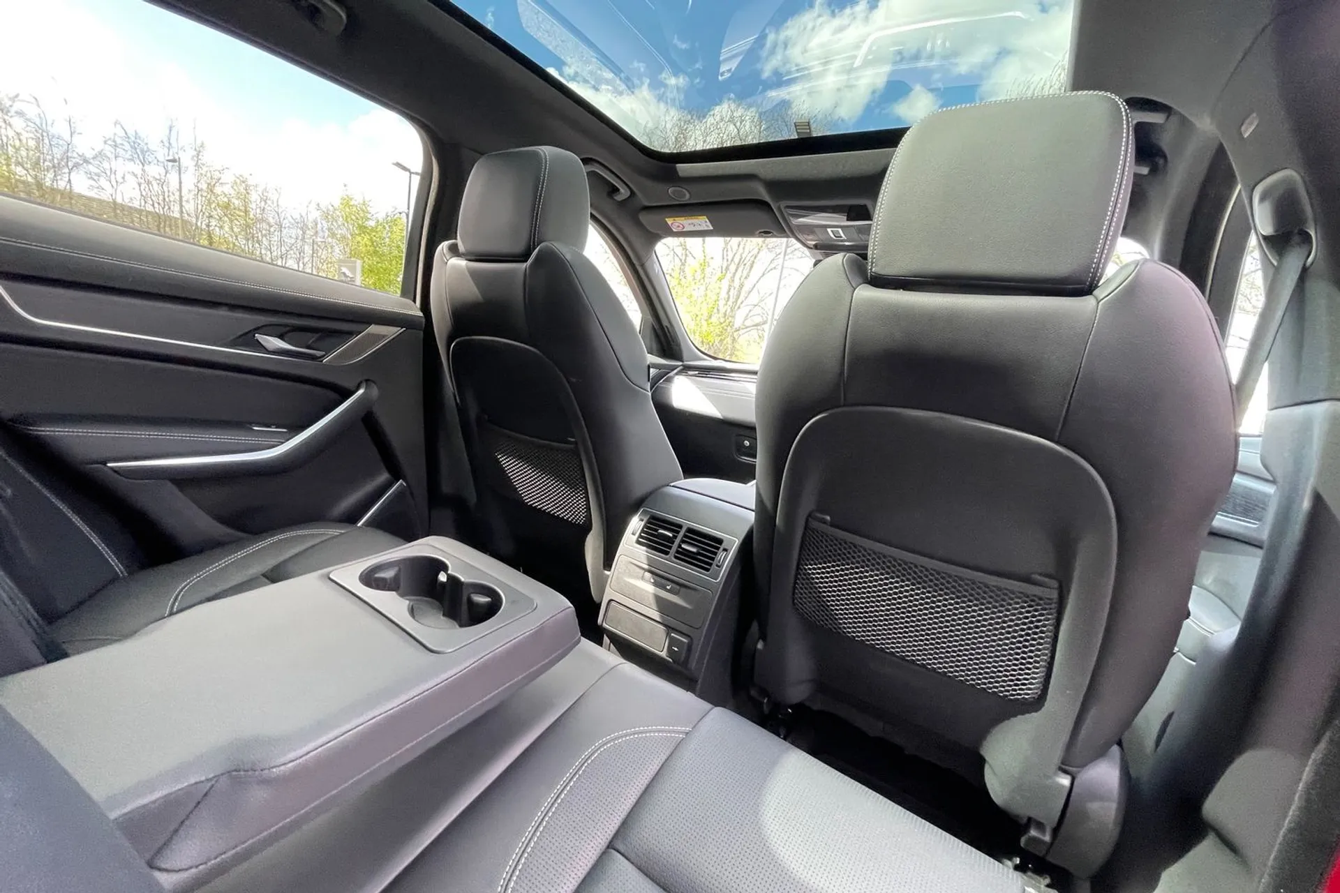 Jaguar F-PACE thumbnail image number 40