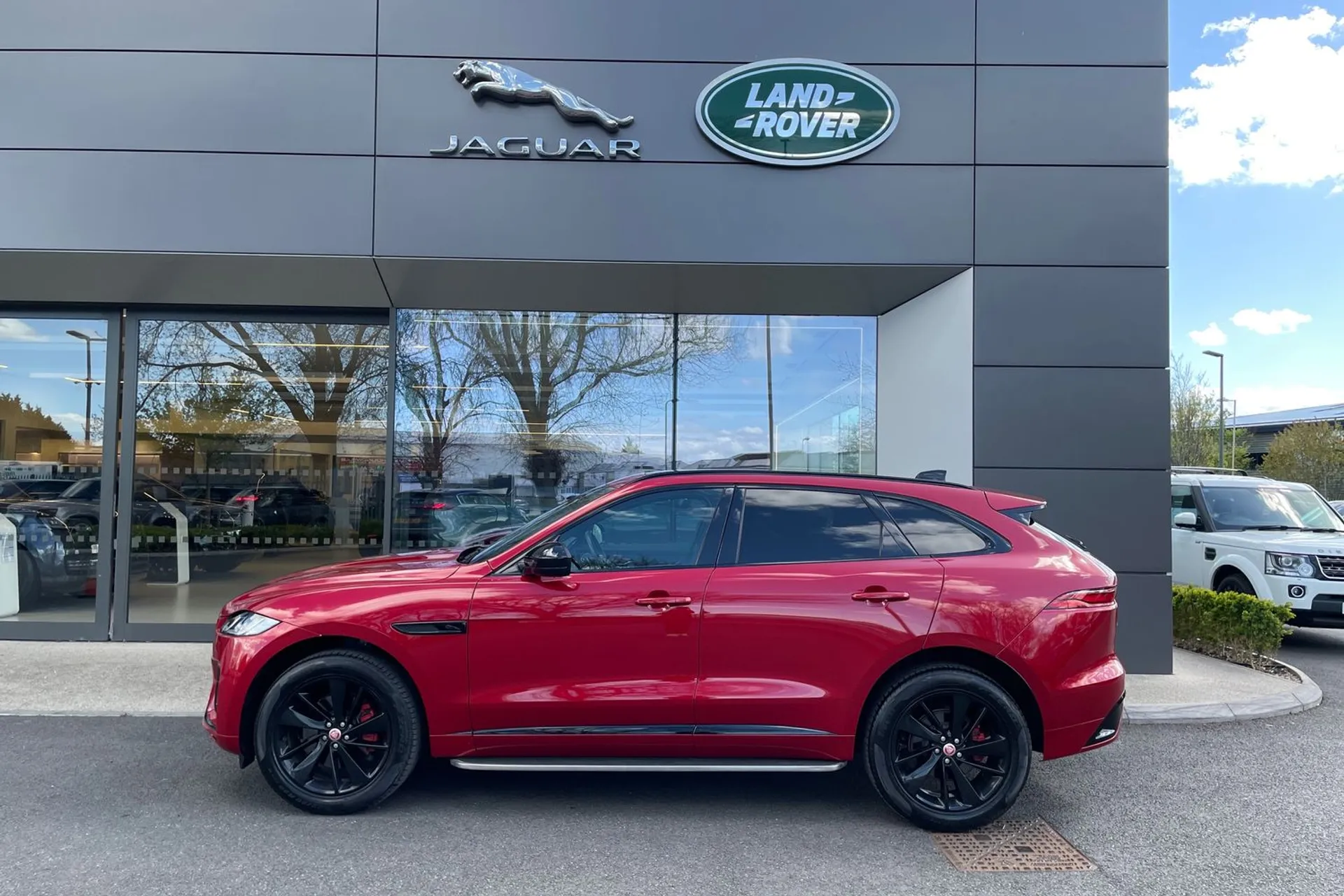 Jaguar F-PACE thumbnail image number 24