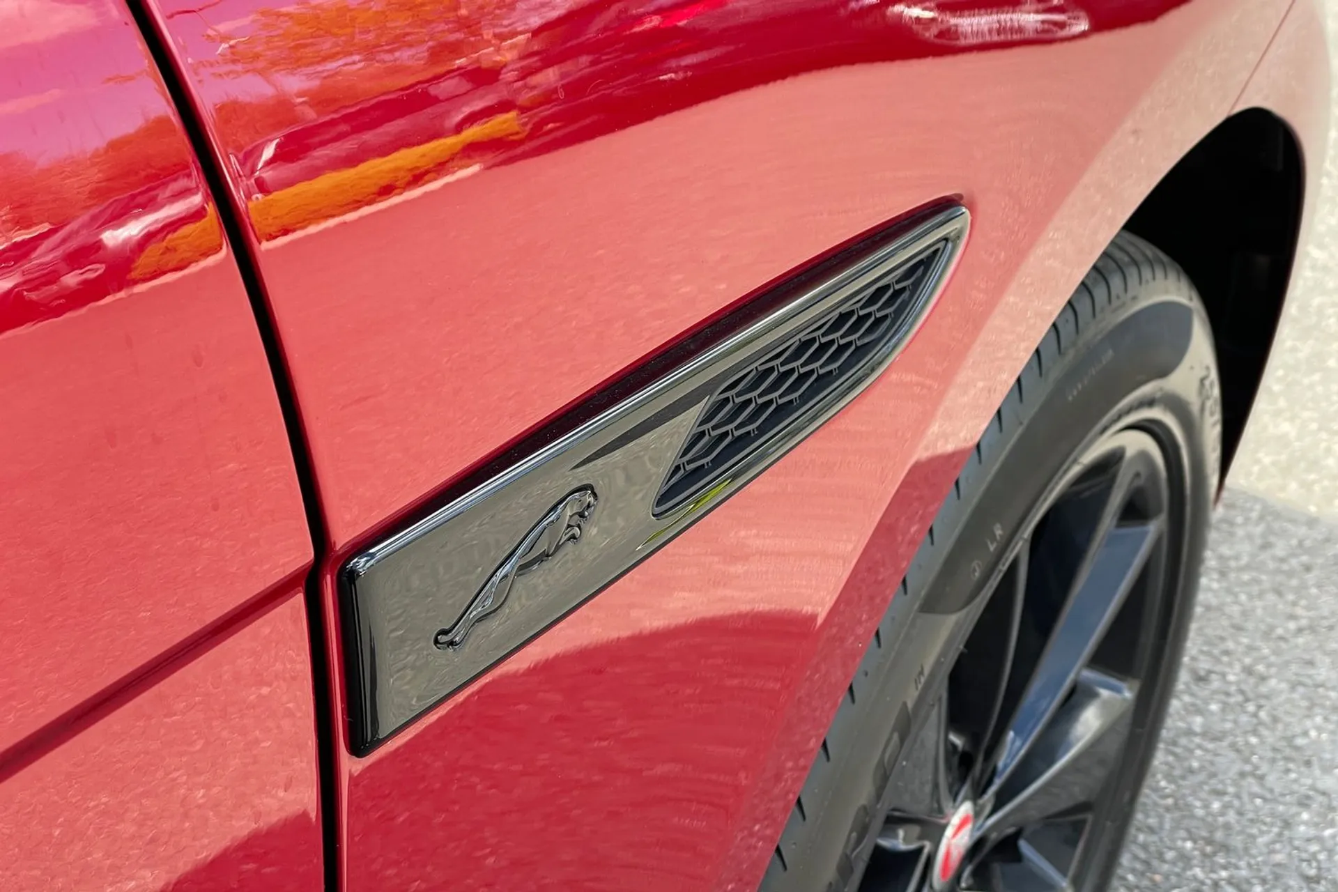 Jaguar F-PACE thumbnail image number 57
