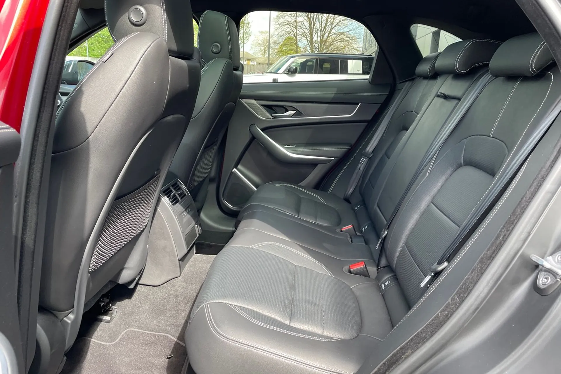 Jaguar F-PACE thumbnail image number 47