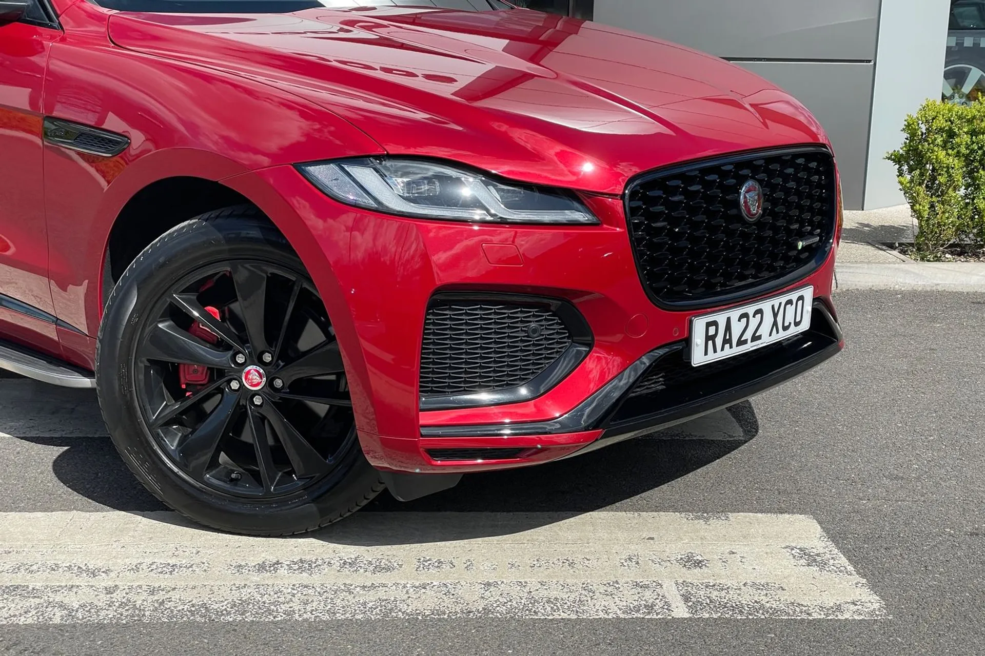 Jaguar F-PACE thumbnail image number 27