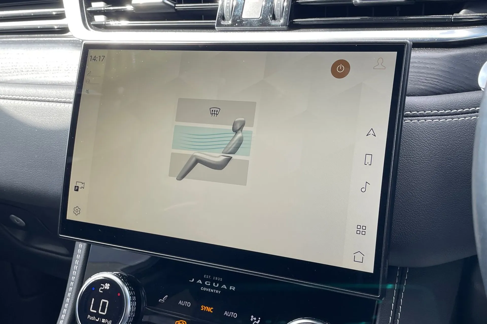 Jaguar F-PACE thumbnail image number 18