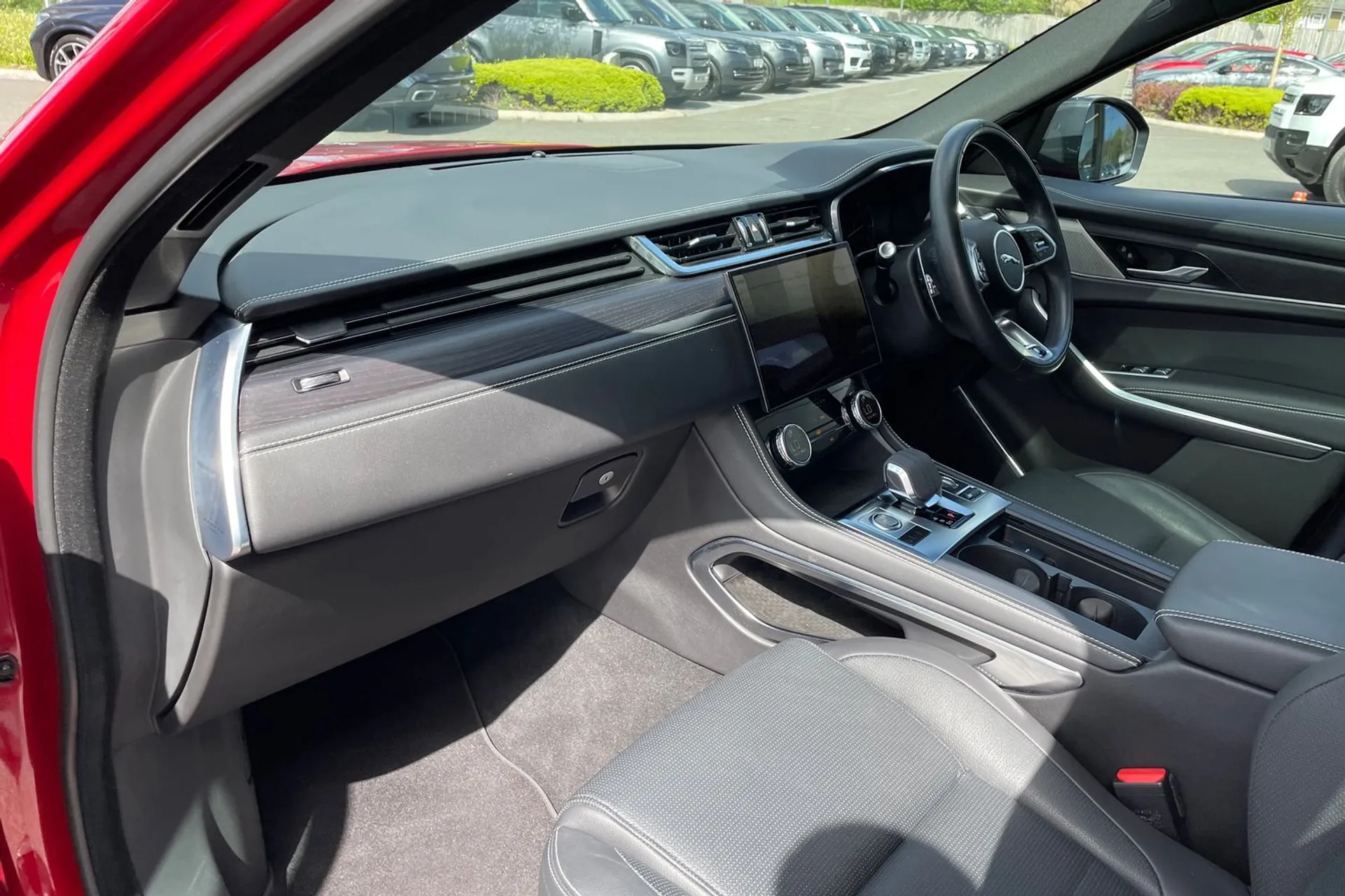 Jaguar F-PACE thumbnail image number 46