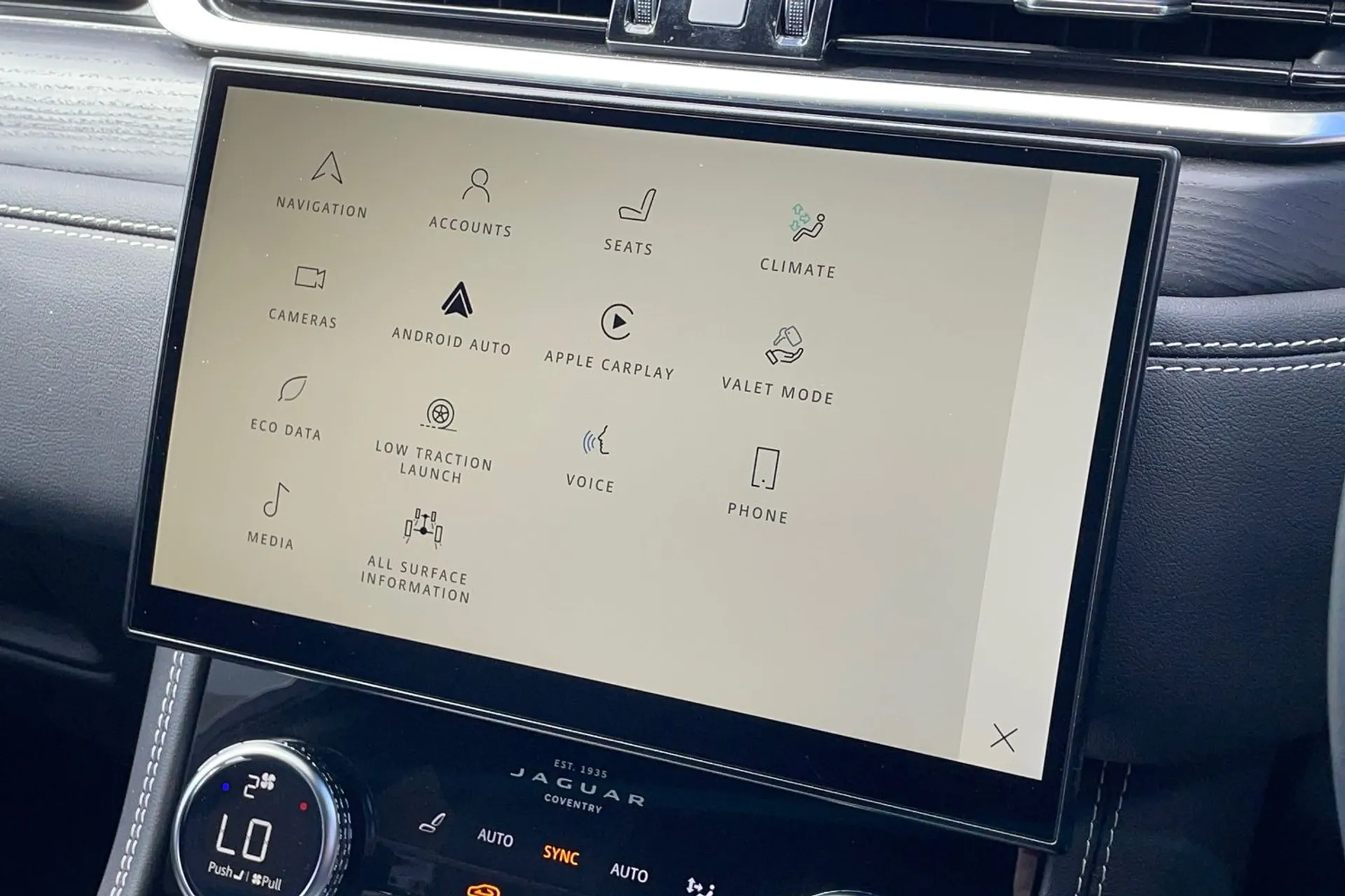 Jaguar F-PACE thumbnail image number 35