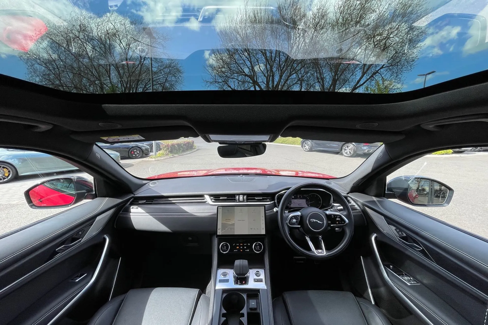 Jaguar F-PACE thumbnail image number 3