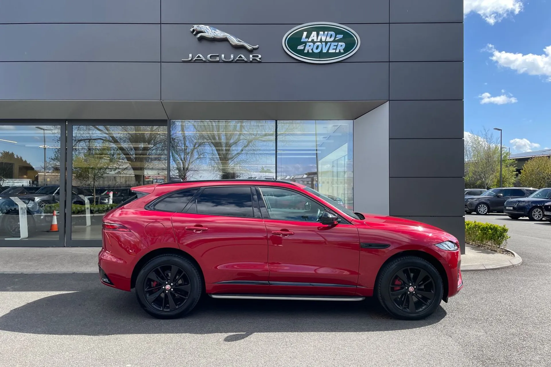 Jaguar F-PACE thumbnail image number 2