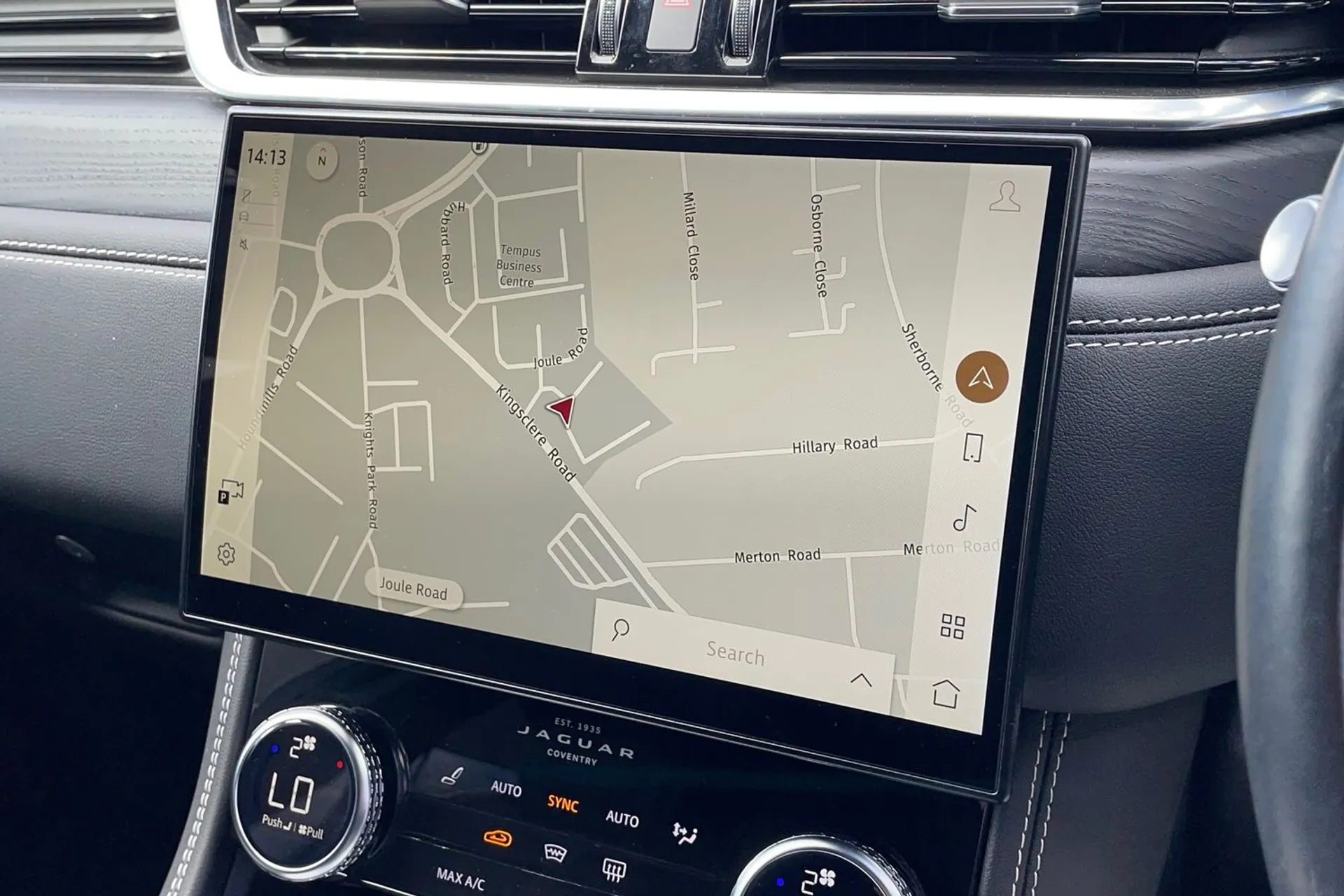Jaguar F-PACE thumbnail image number 26