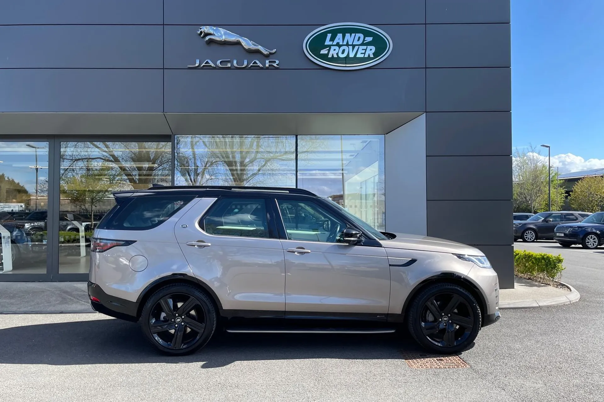 LAND ROVER DISCOVERY thumbnail image number 2