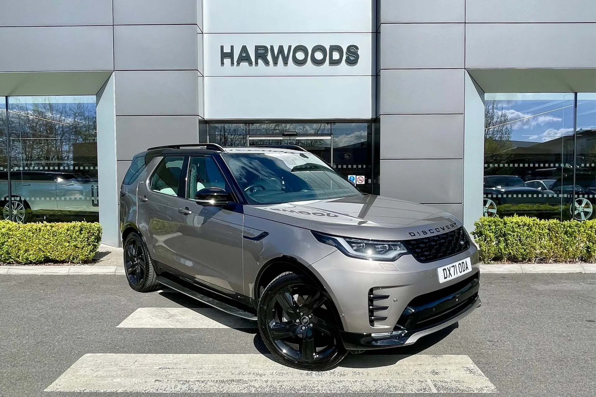 LAND ROVER DISCOVERY focused image