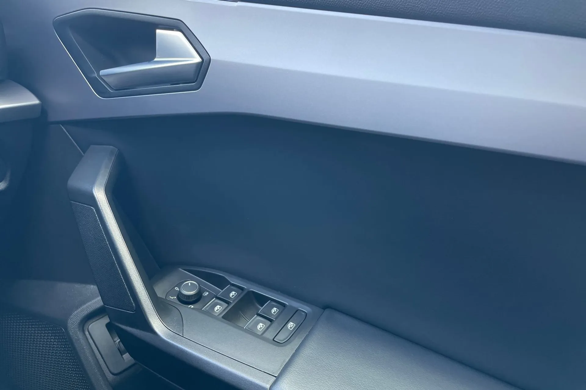 SEAT LEON thumbnail image number 39