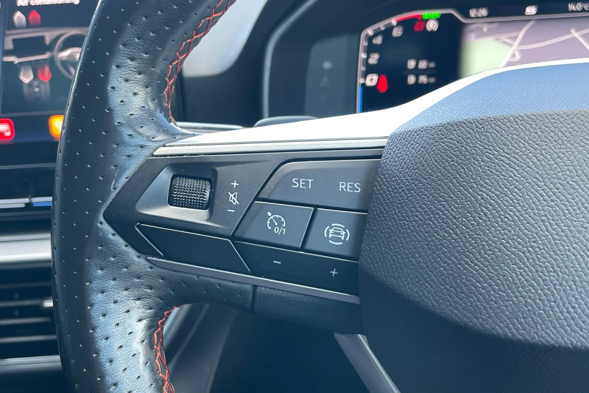 SEAT LEON thumbnail image number 36
