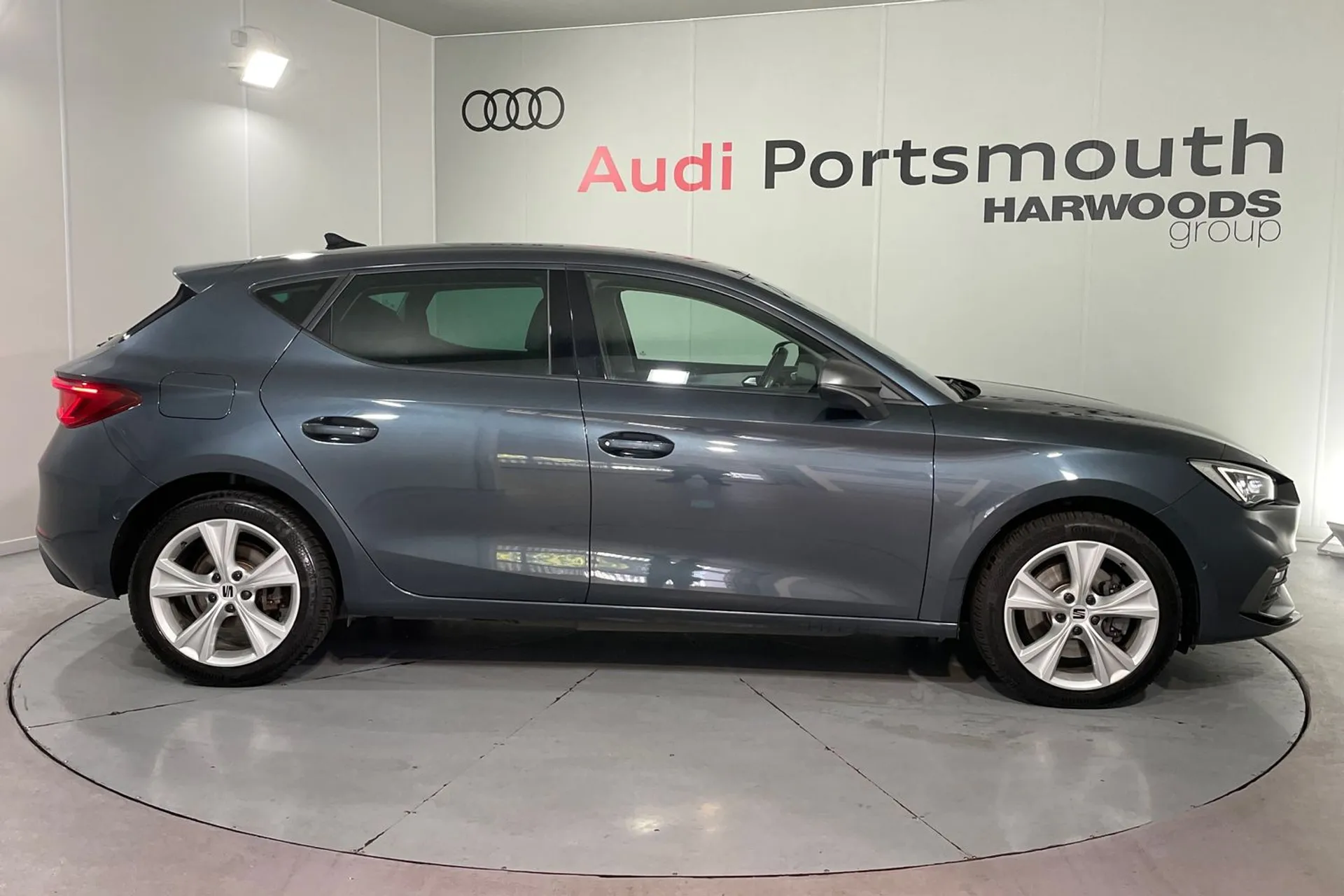 SEAT LEON thumbnail image number 2
