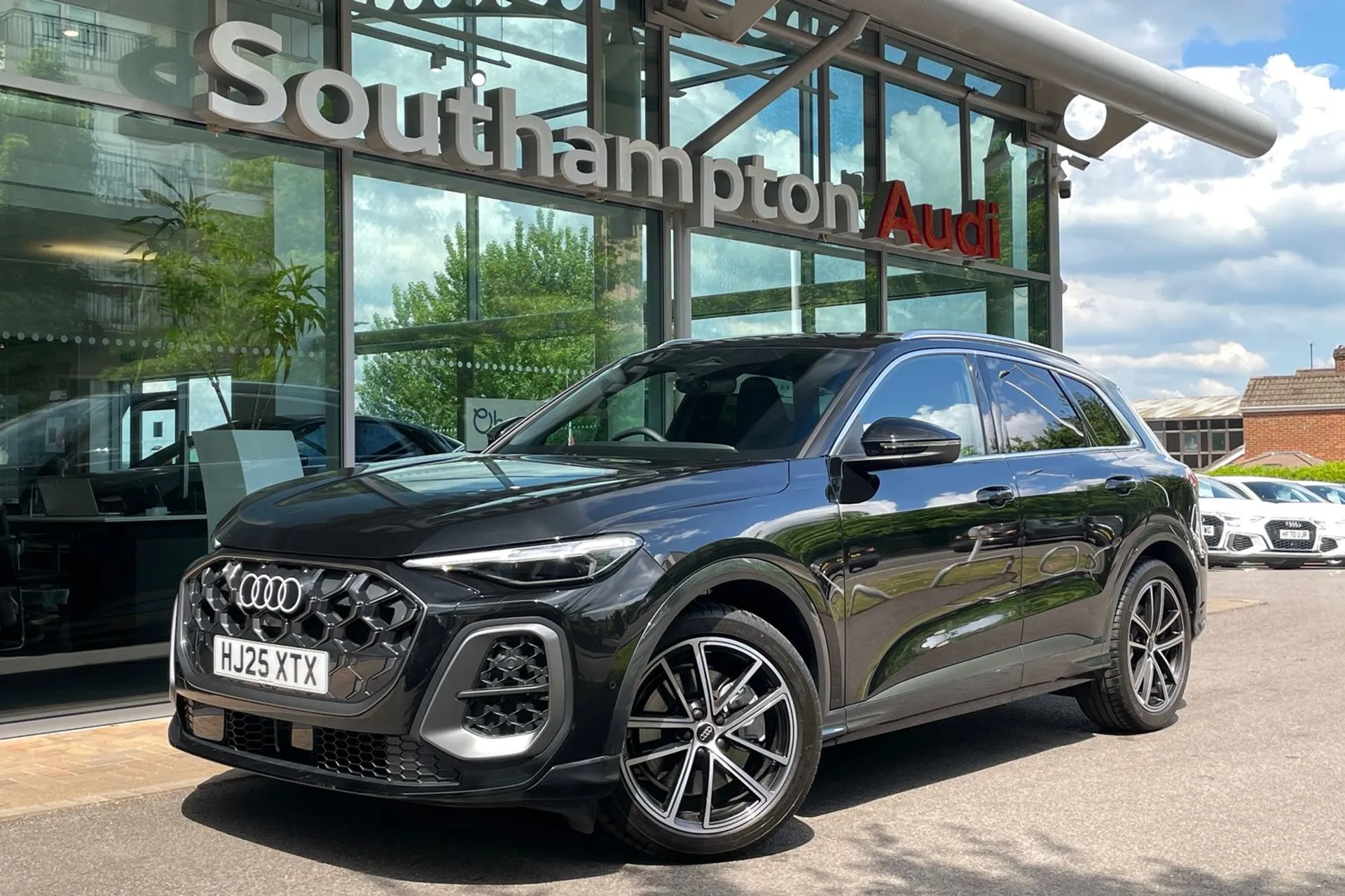 Audi Q5 thumbnail image number 9