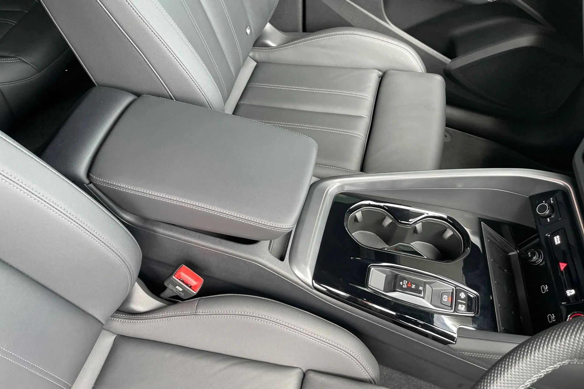 Audi Q5 thumbnail image number 40