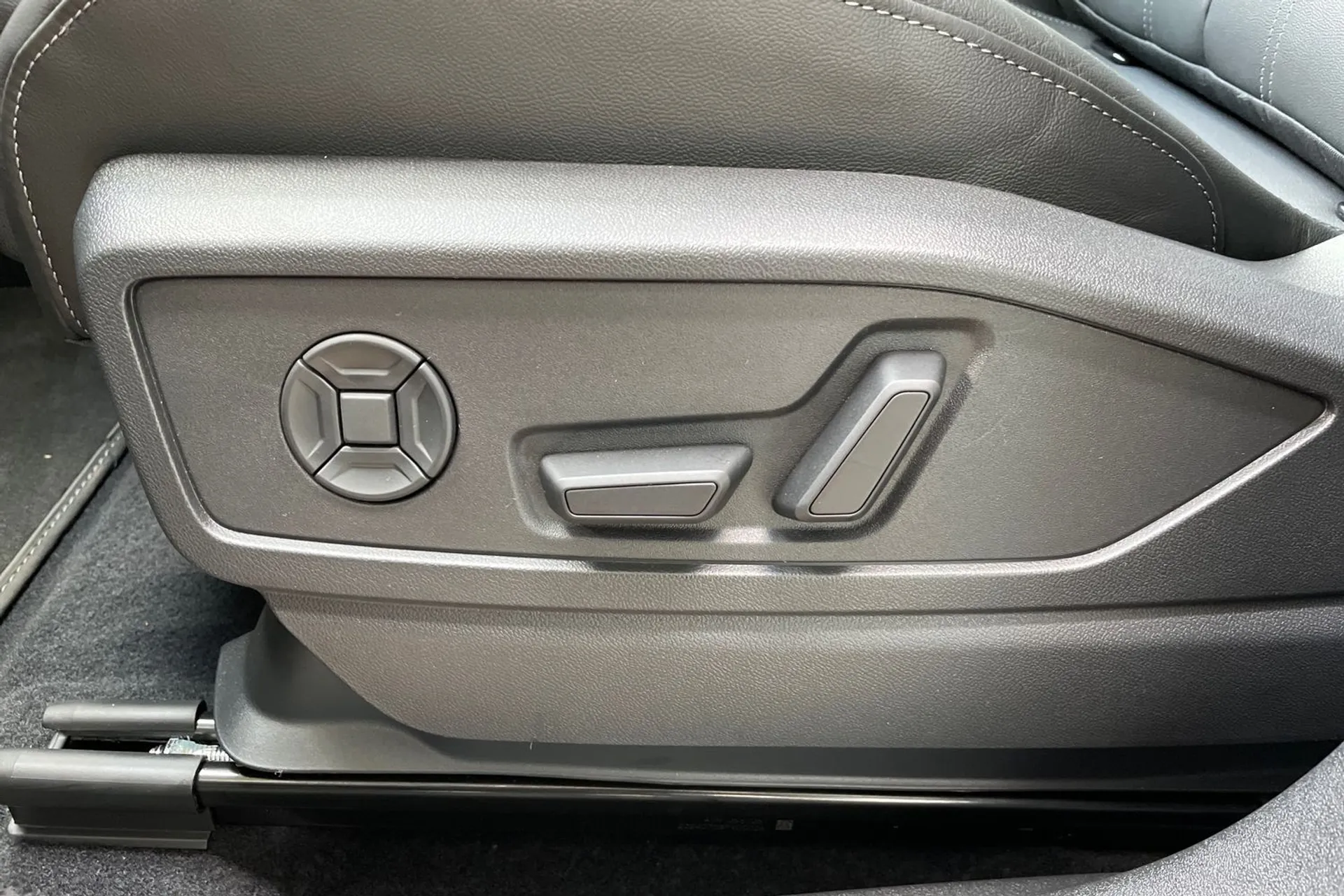 Audi Q5 thumbnail image number 28