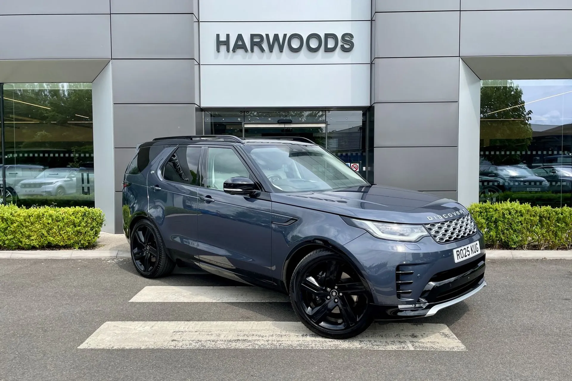 LAND ROVER DISCOVERY focused image