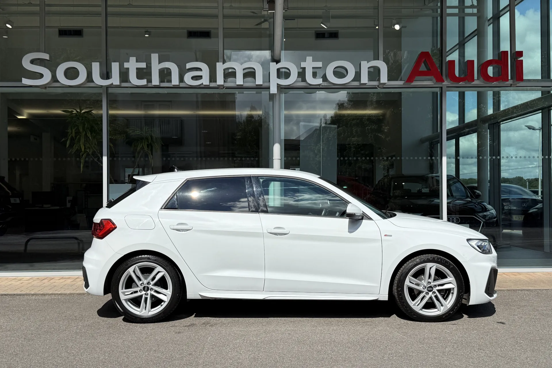 Audi A1 thumbnail image number 2