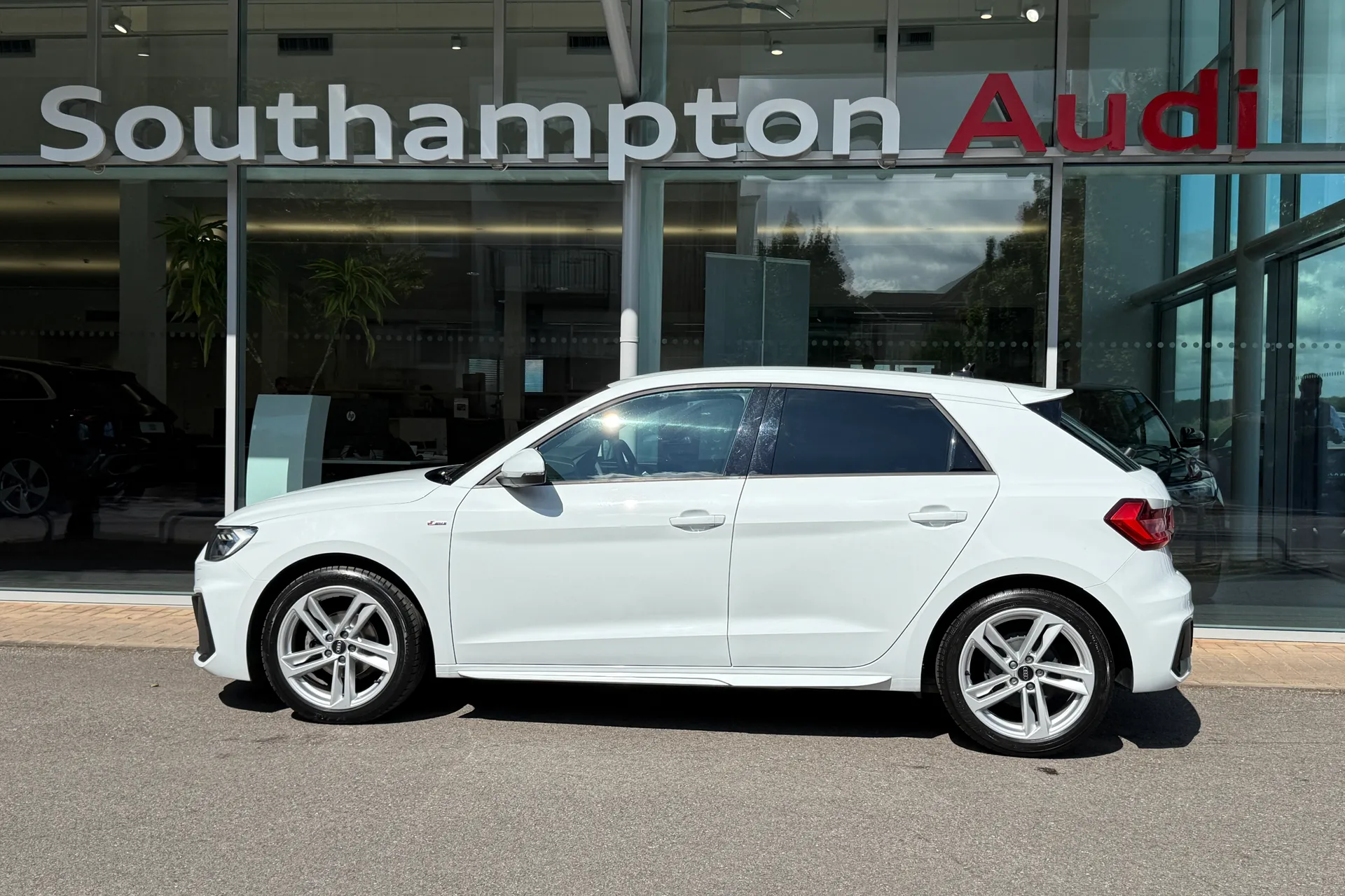 Audi A1 thumbnail image number 43