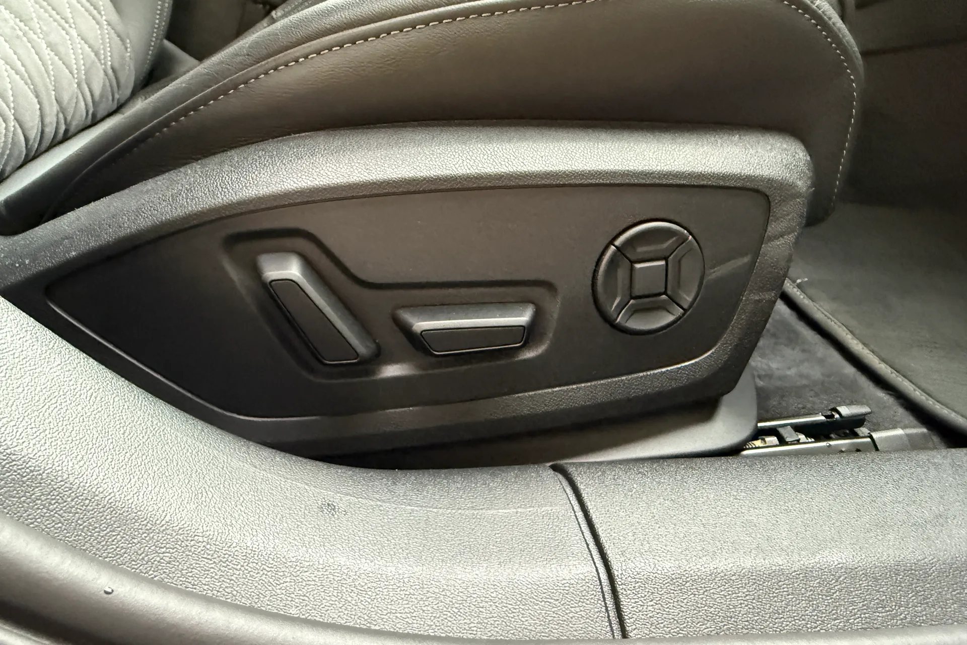 Audi A5 thumbnail image number 32