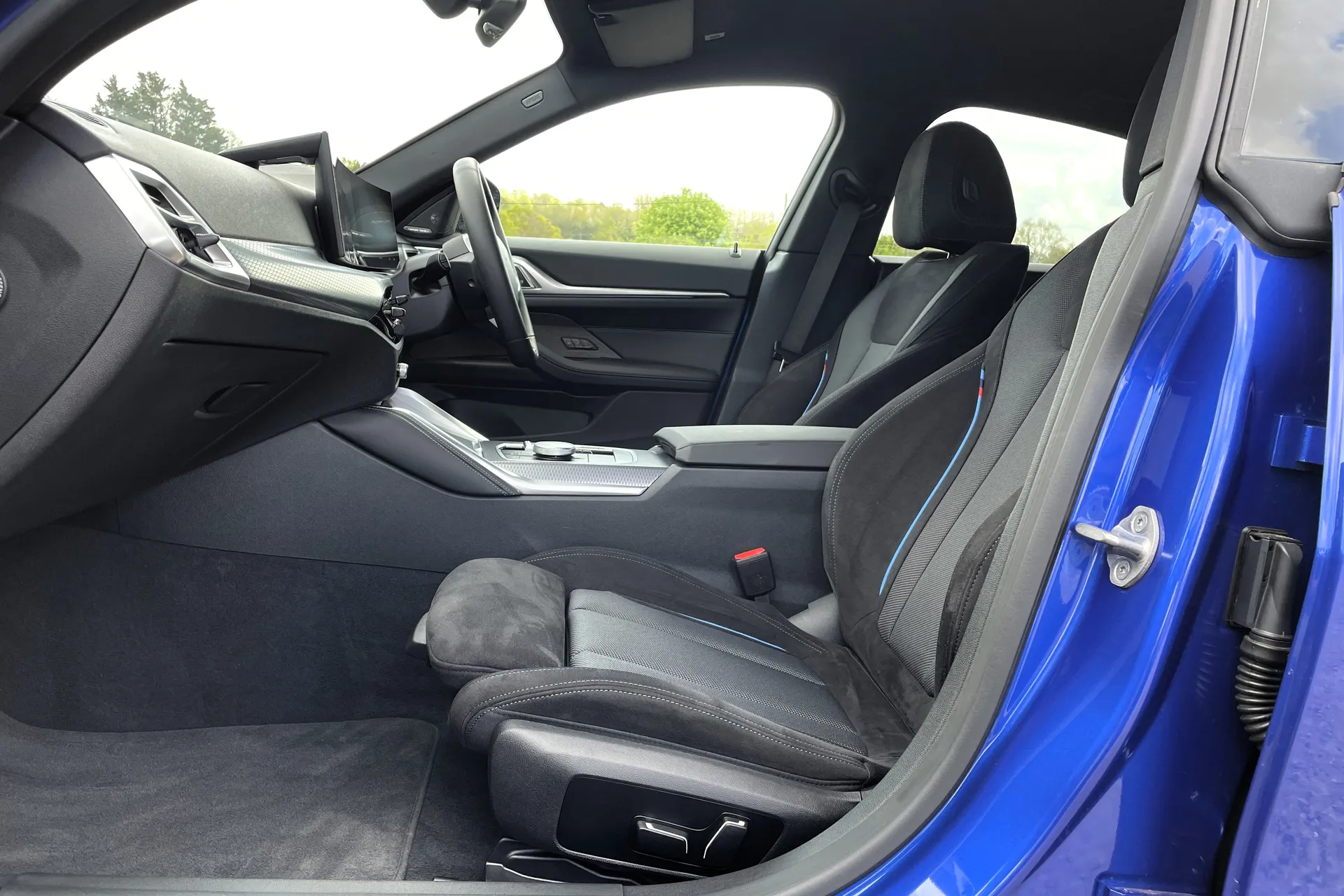 BMW I4 thumbnail image number 40