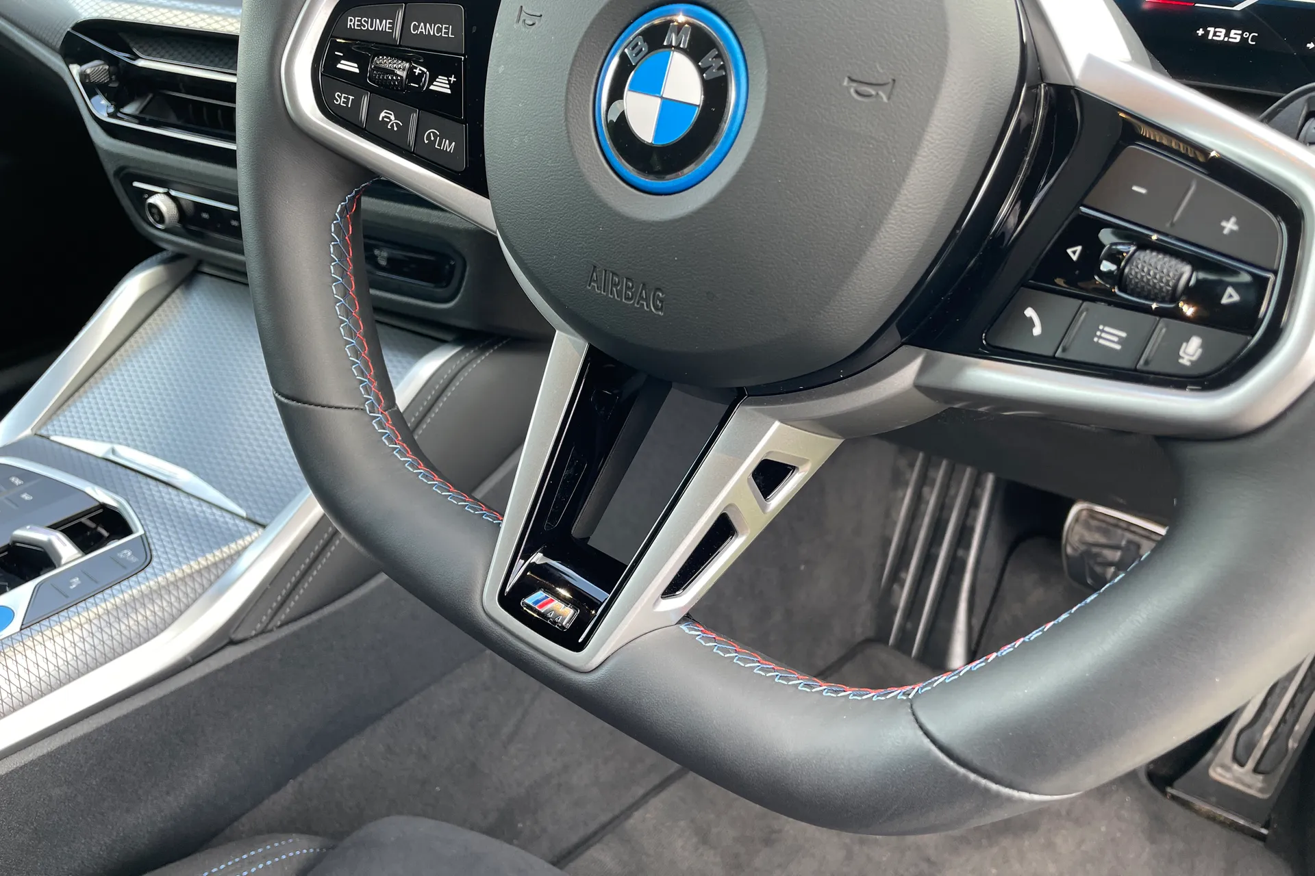 BMW I4 thumbnail image number 60