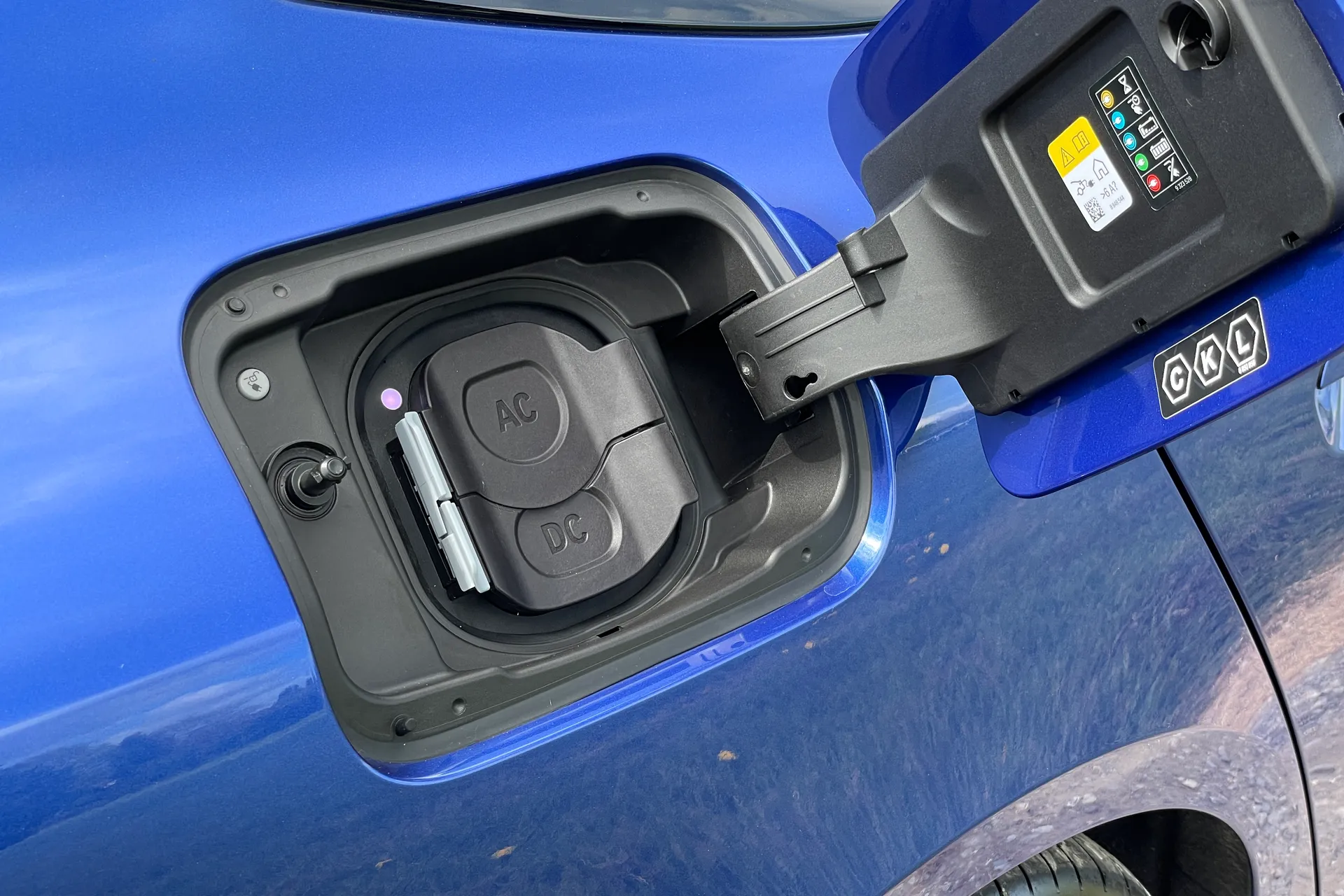 BMW I4 thumbnail image number 19