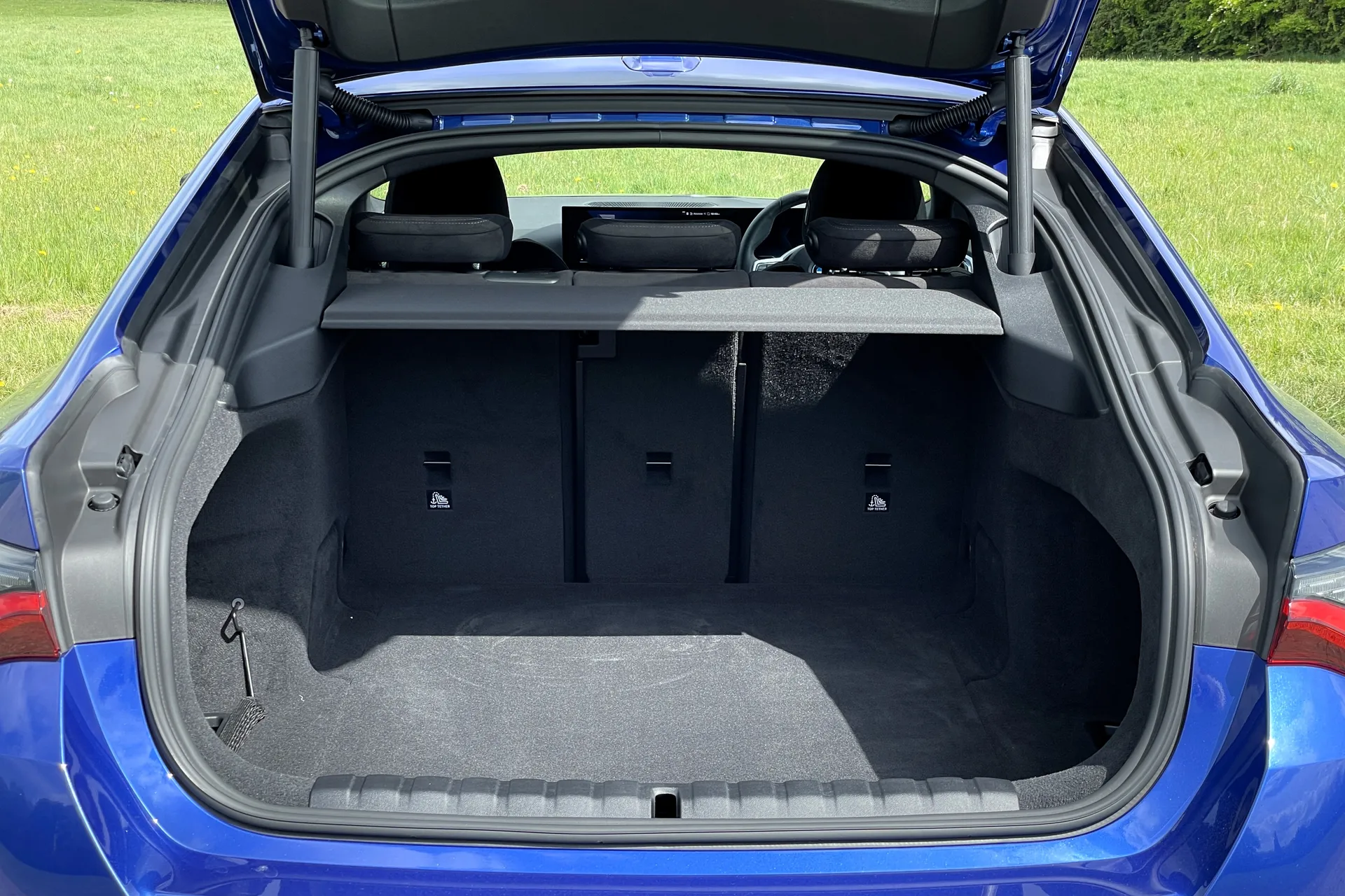 BMW I4 thumbnail image number 30
