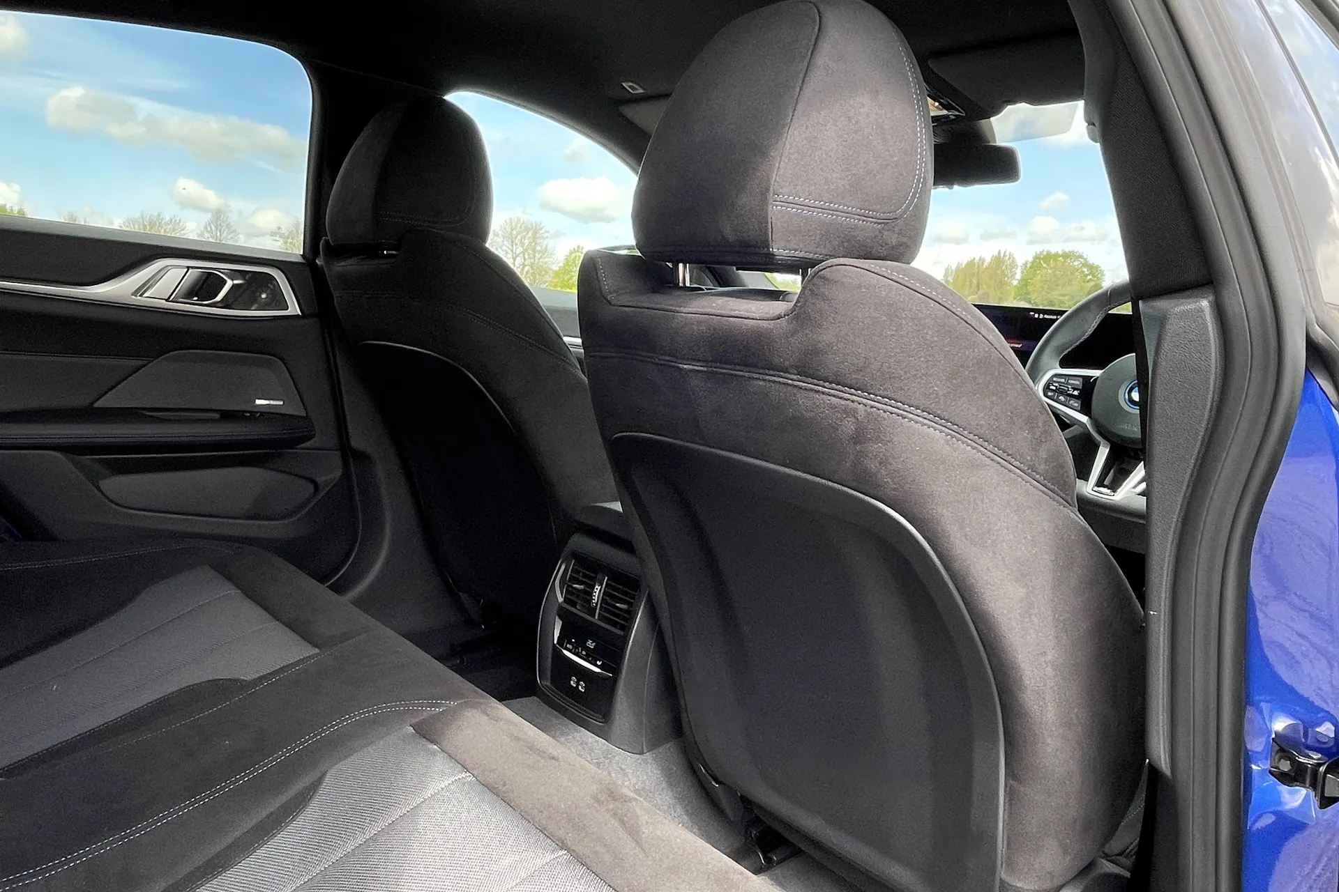 BMW I4 thumbnail image number 35