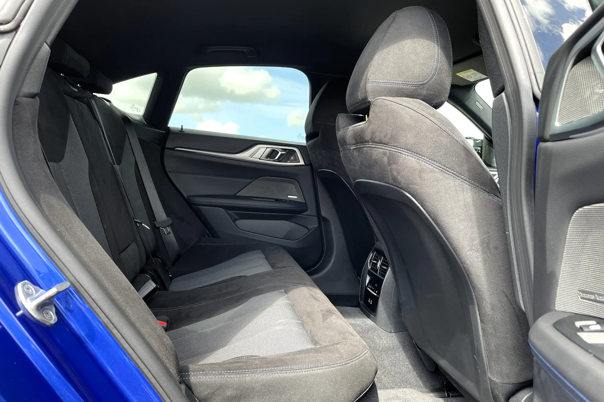 BMW I4 thumbnail image number 33