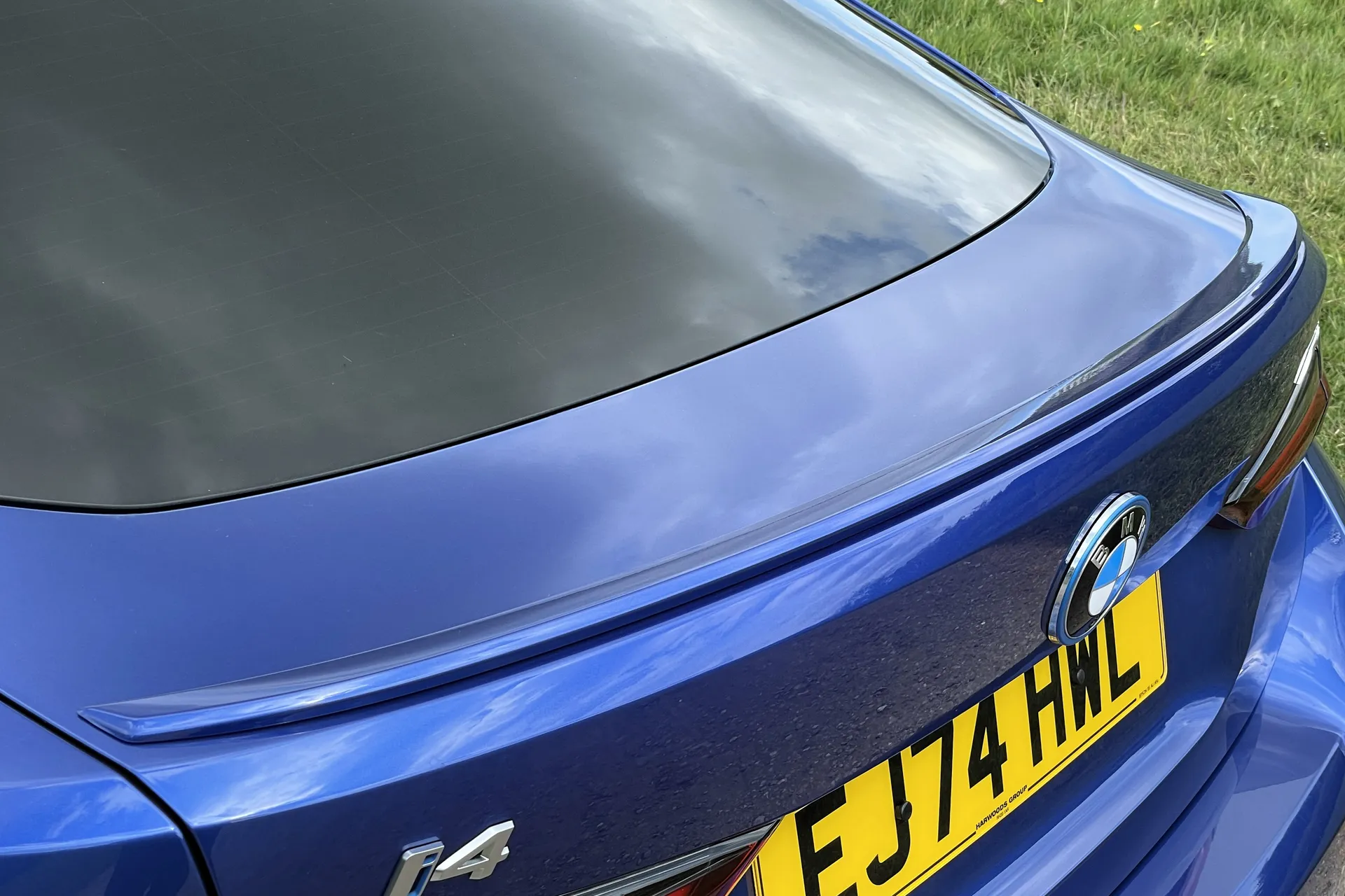 BMW I4 thumbnail image number 12