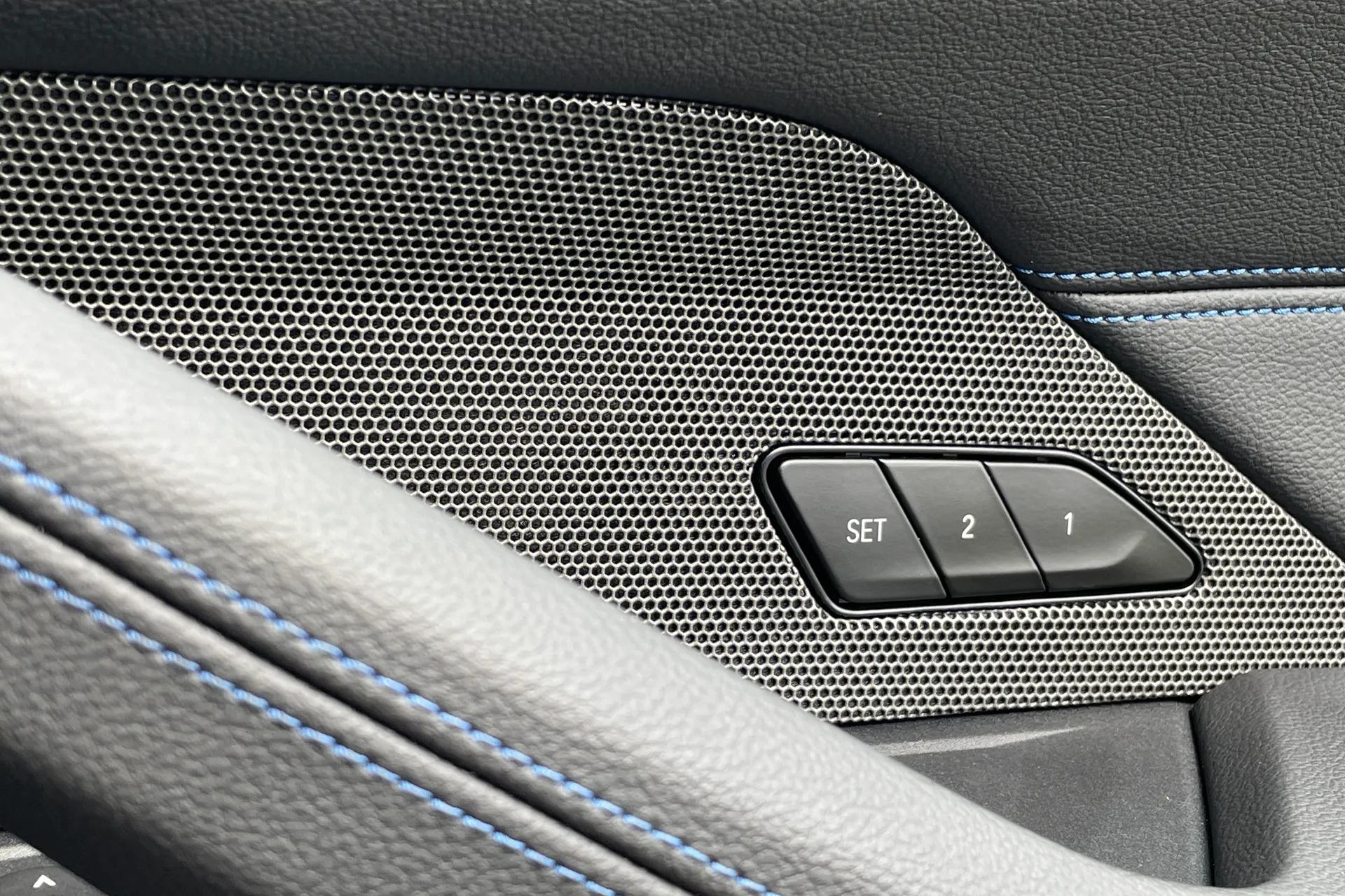 BMW I4 thumbnail image number 20