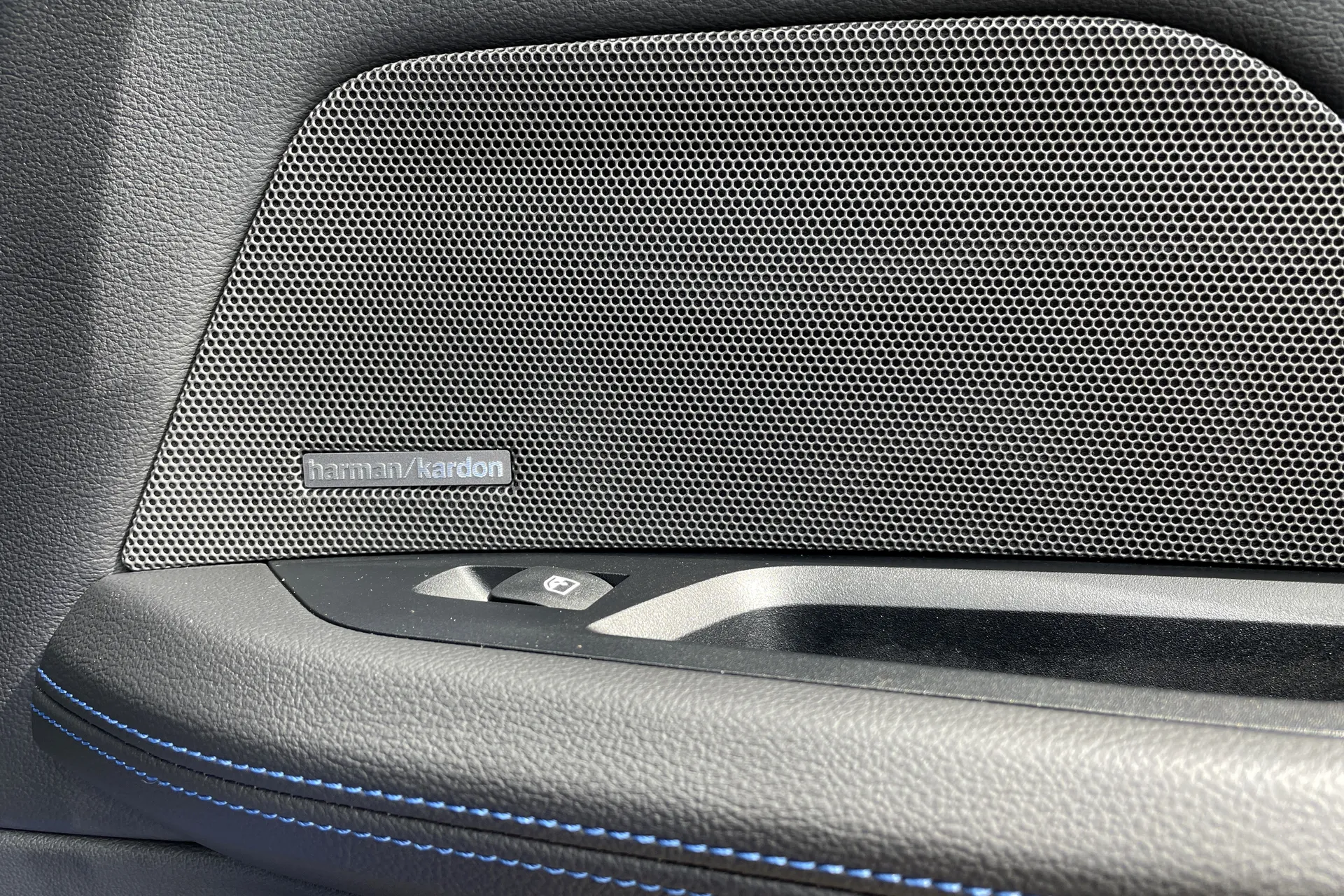 BMW I4 thumbnail image number 34