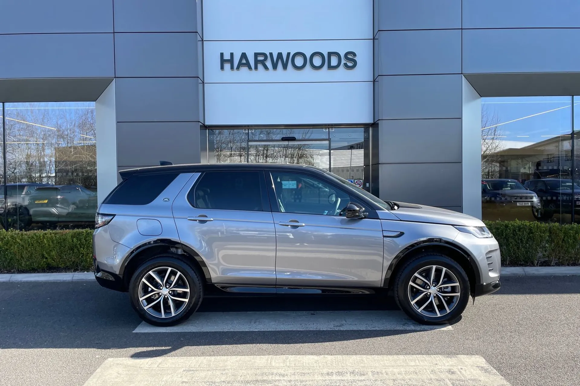 LAND ROVER DISCOVERY SPORT thumbnail image number 2