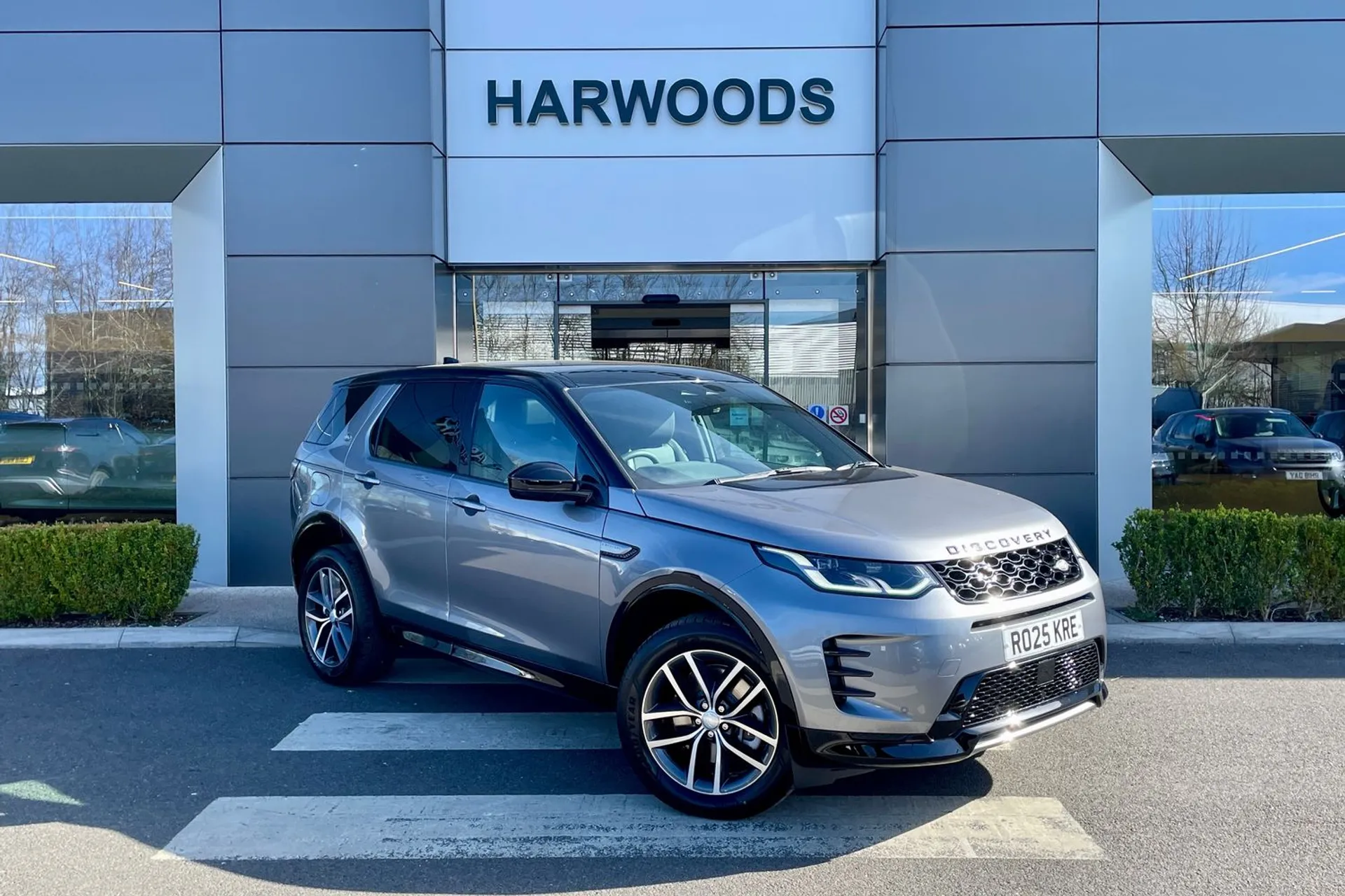 LAND ROVER DISCOVERY SPORT focused image