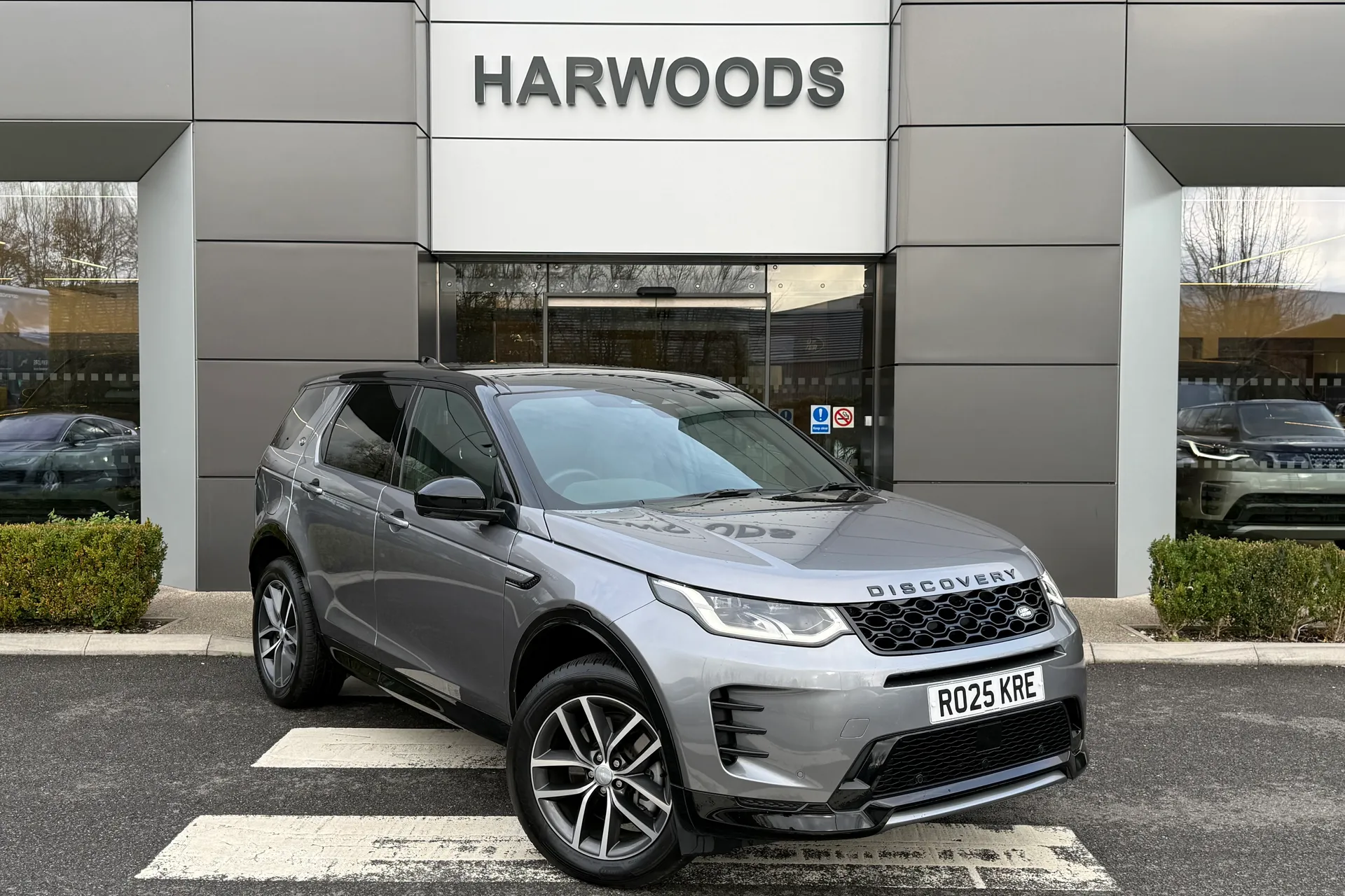 LAND ROVER DISCOVERY SPORT focused image