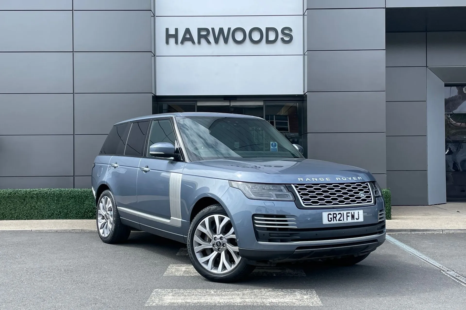 LAND ROVER RANGE ROVER focused image