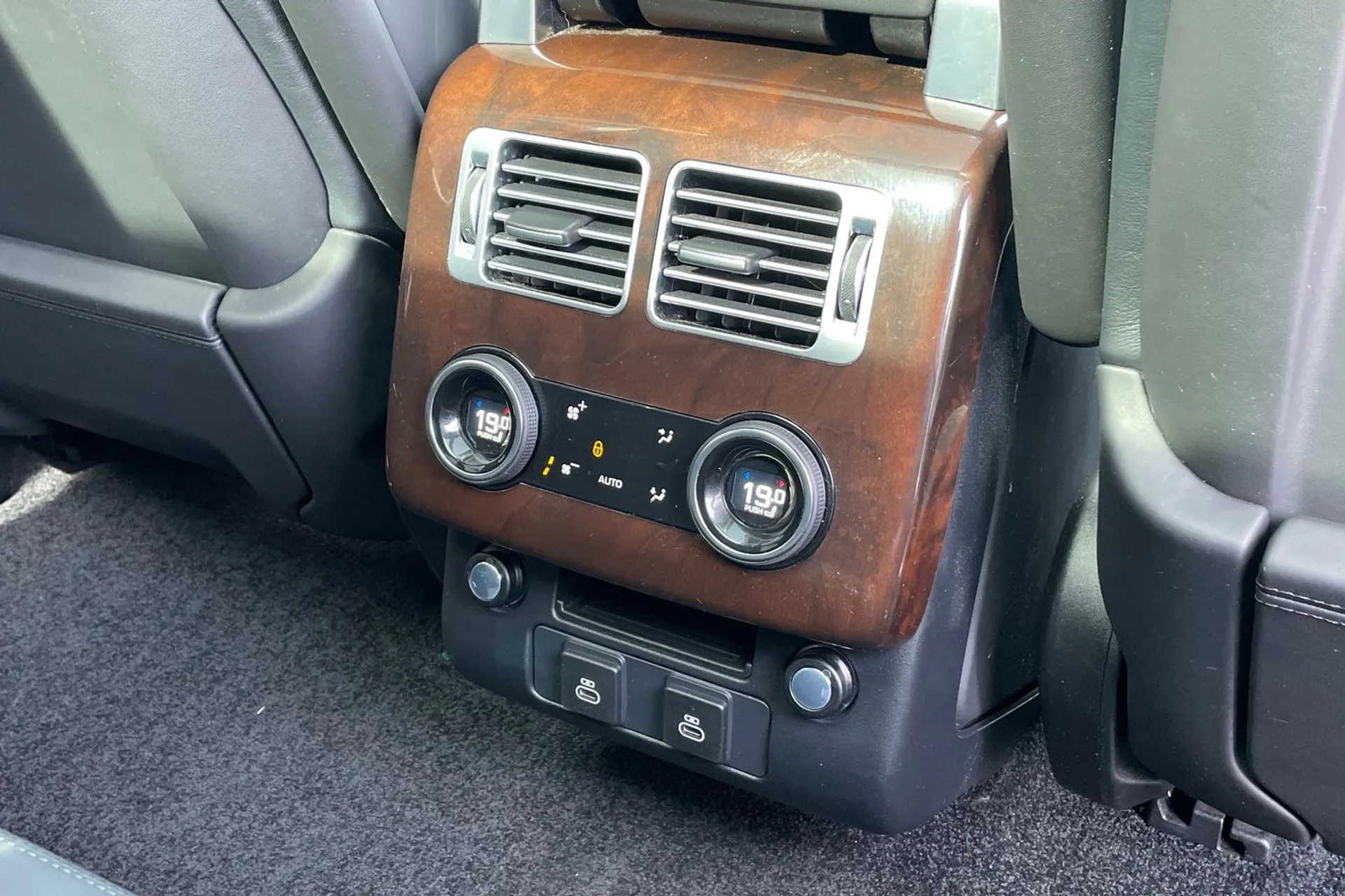 LAND ROVER RANGE ROVER thumbnail image number 63
