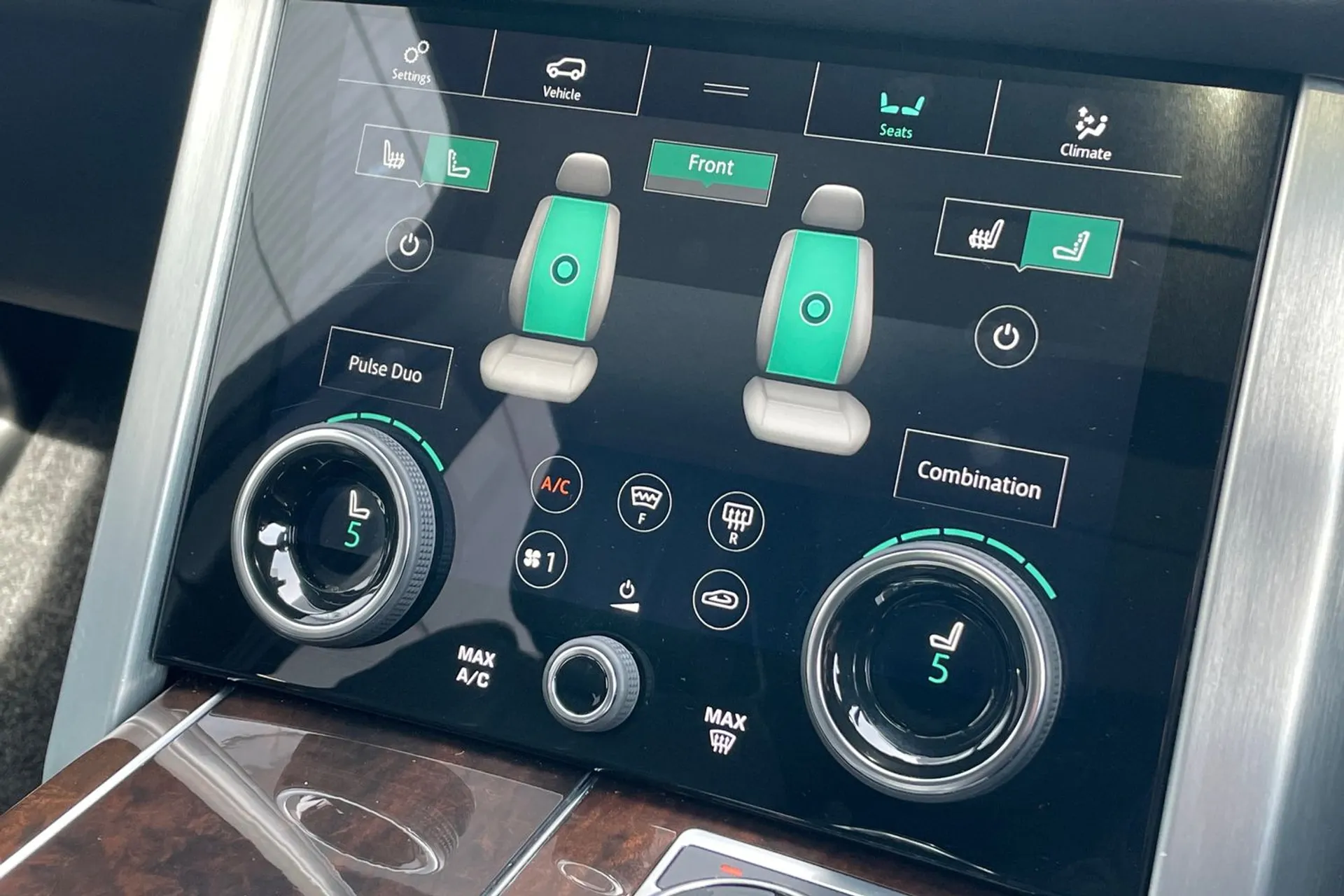 LAND ROVER RANGE ROVER thumbnail image number 23