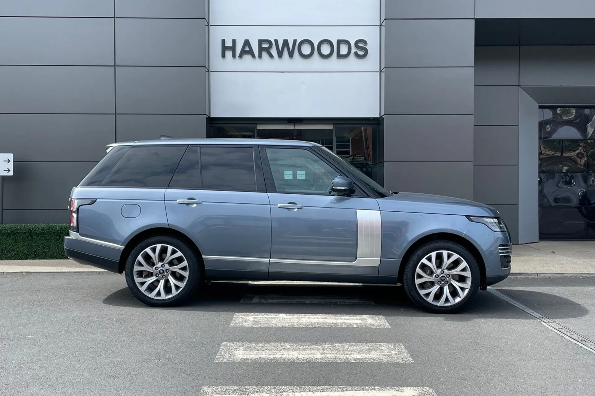 LAND ROVER RANGE ROVER thumbnail image number 2