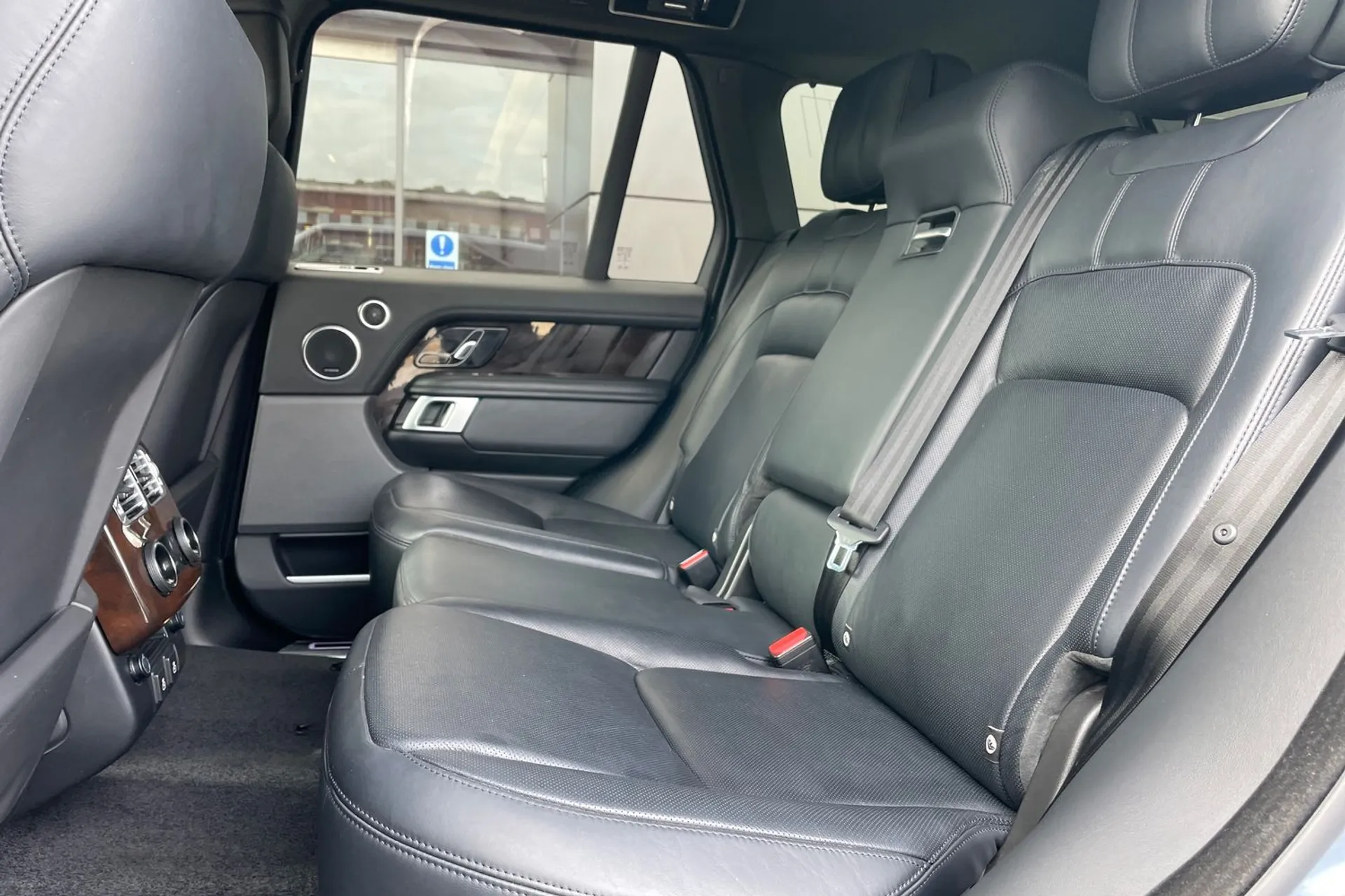 LAND ROVER RANGE ROVER thumbnail image number 44