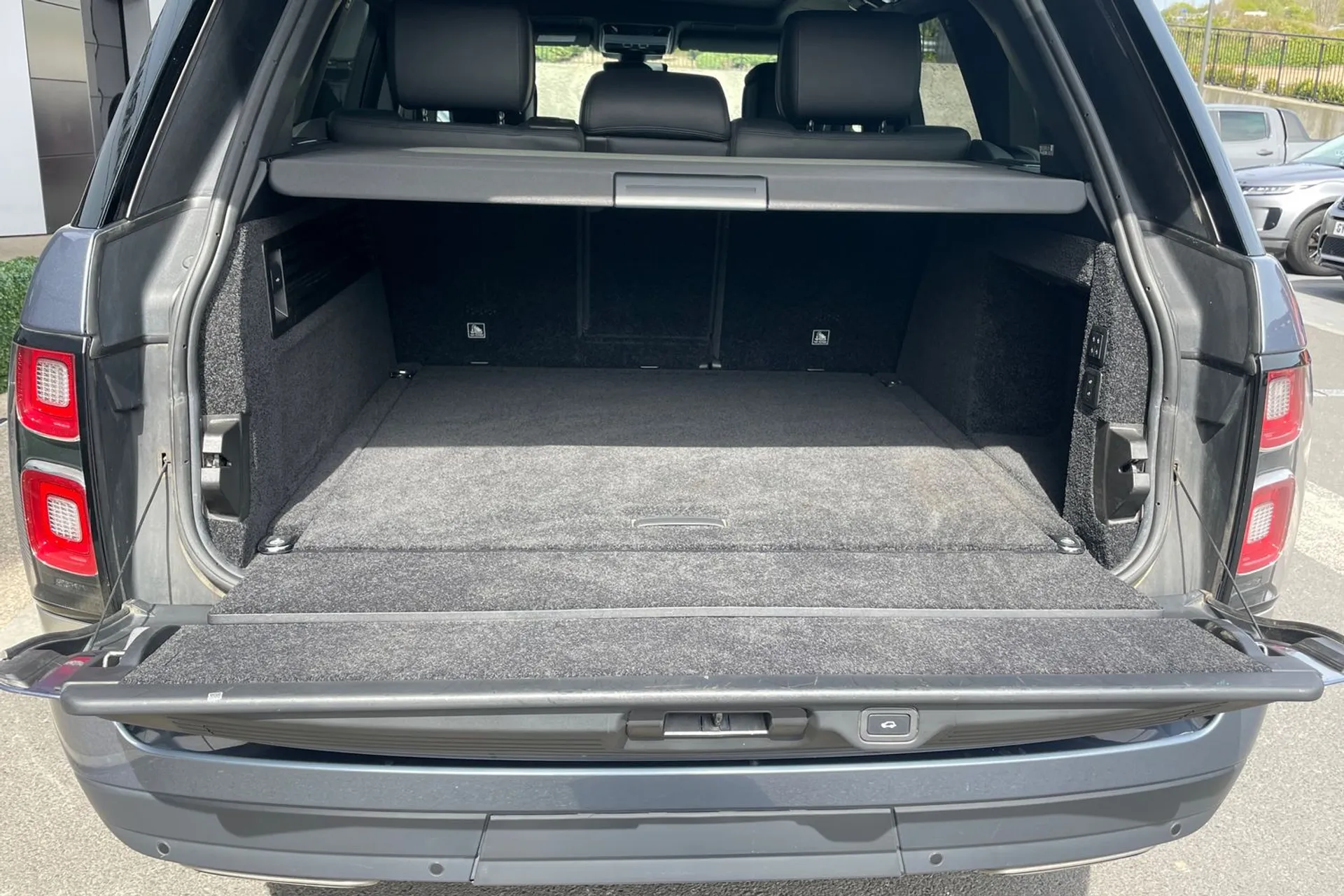 LAND ROVER RANGE ROVER thumbnail image number 36