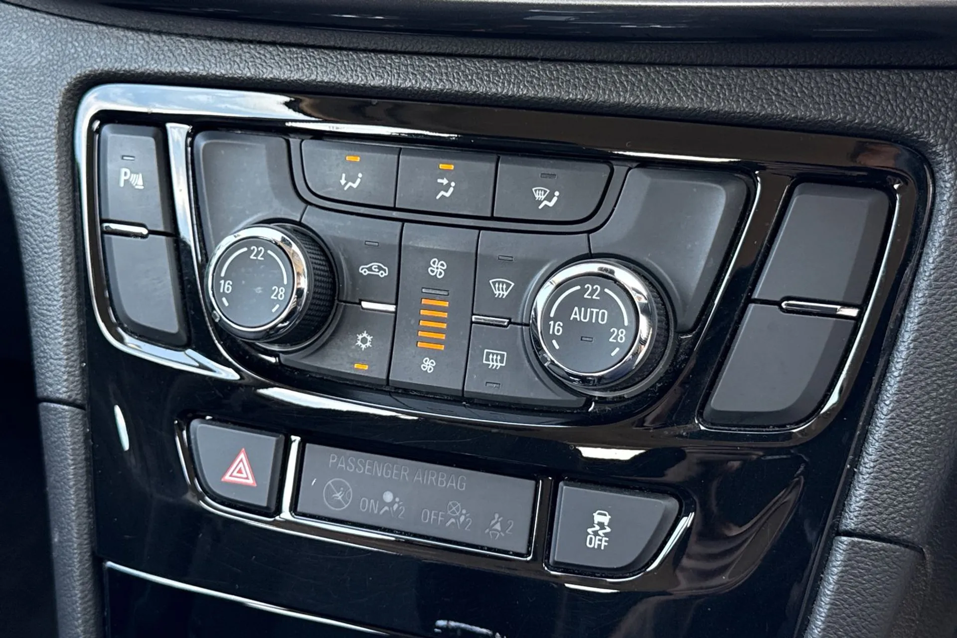 VAUXHALL MOKKA X thumbnail image number 11