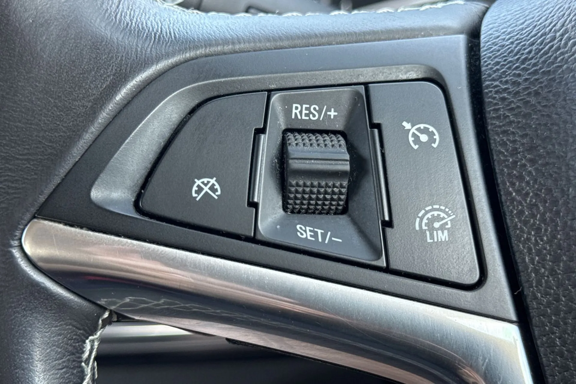 VAUXHALL MOKKA X thumbnail image number 17
