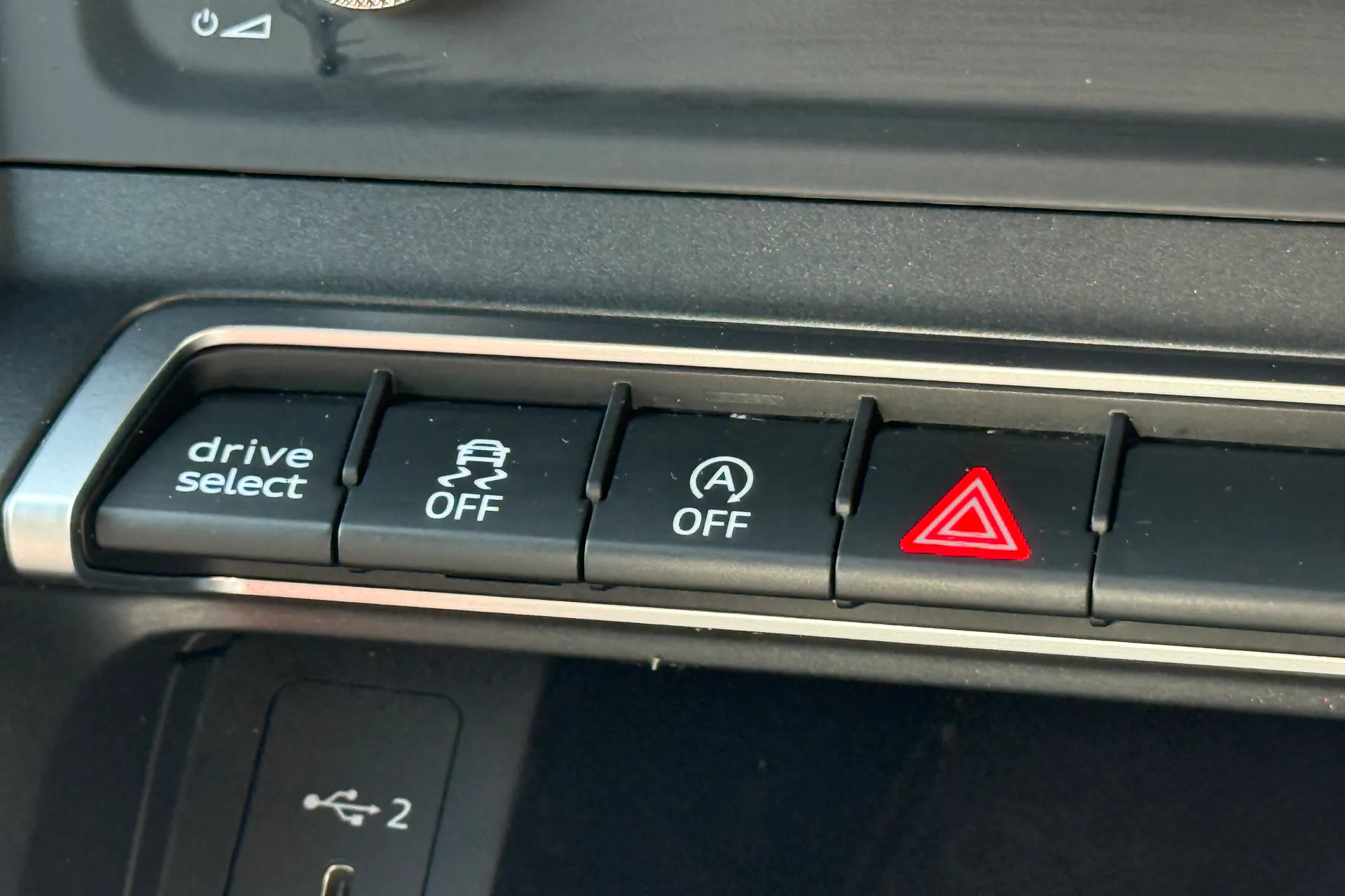 Audi Q3 thumbnail image number 18