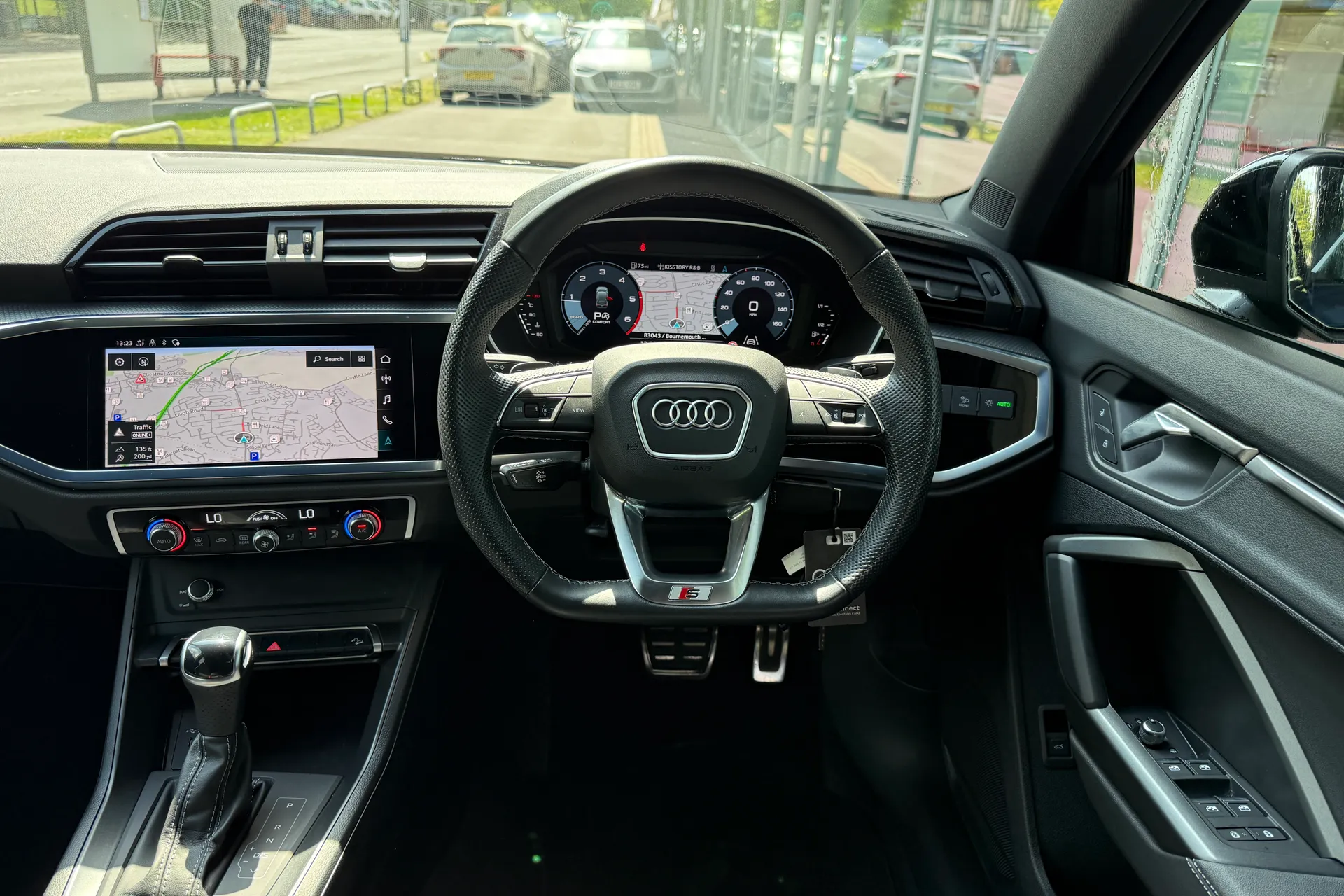Audi Q3 thumbnail image number 40