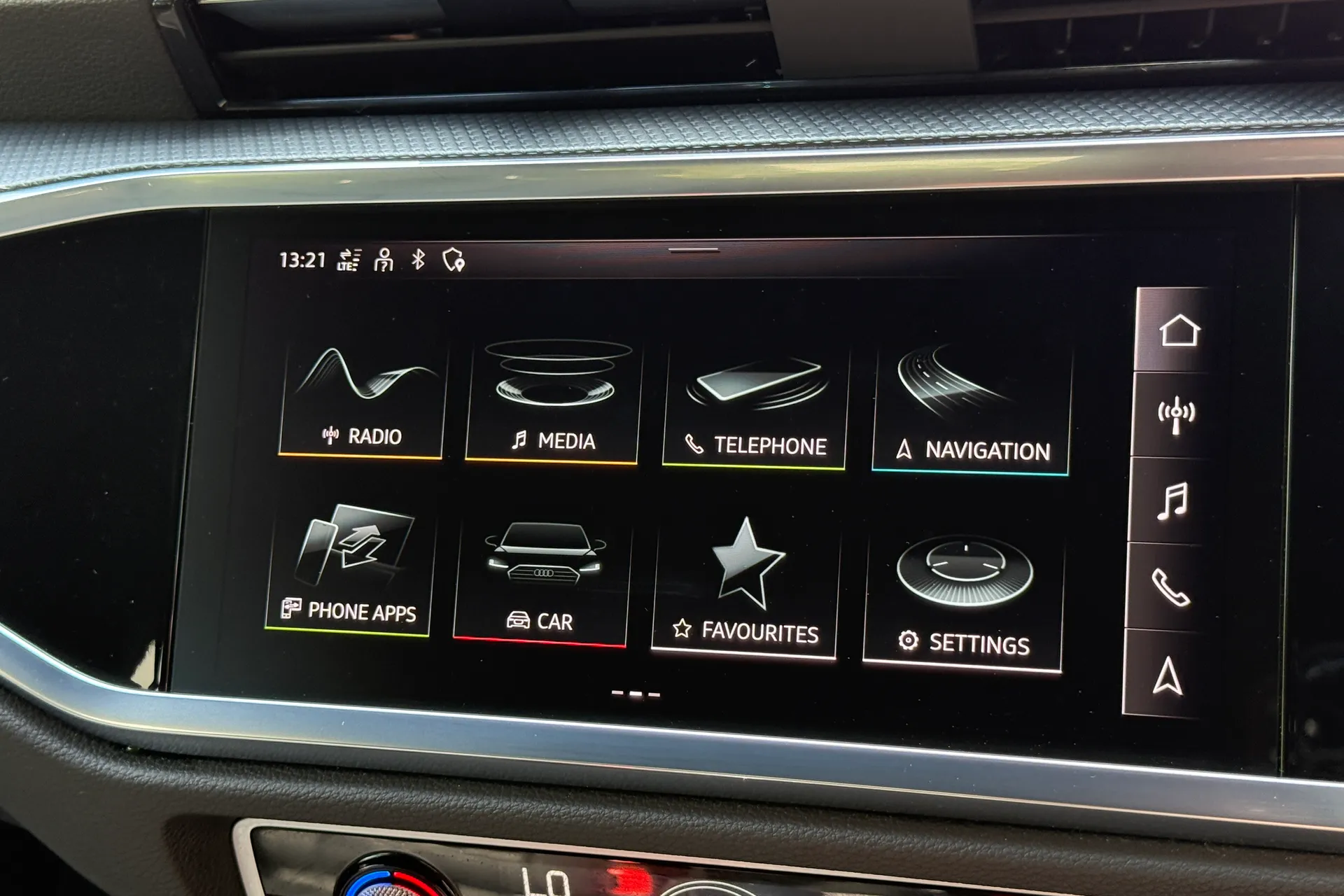 Audi Q3 thumbnail image number 14