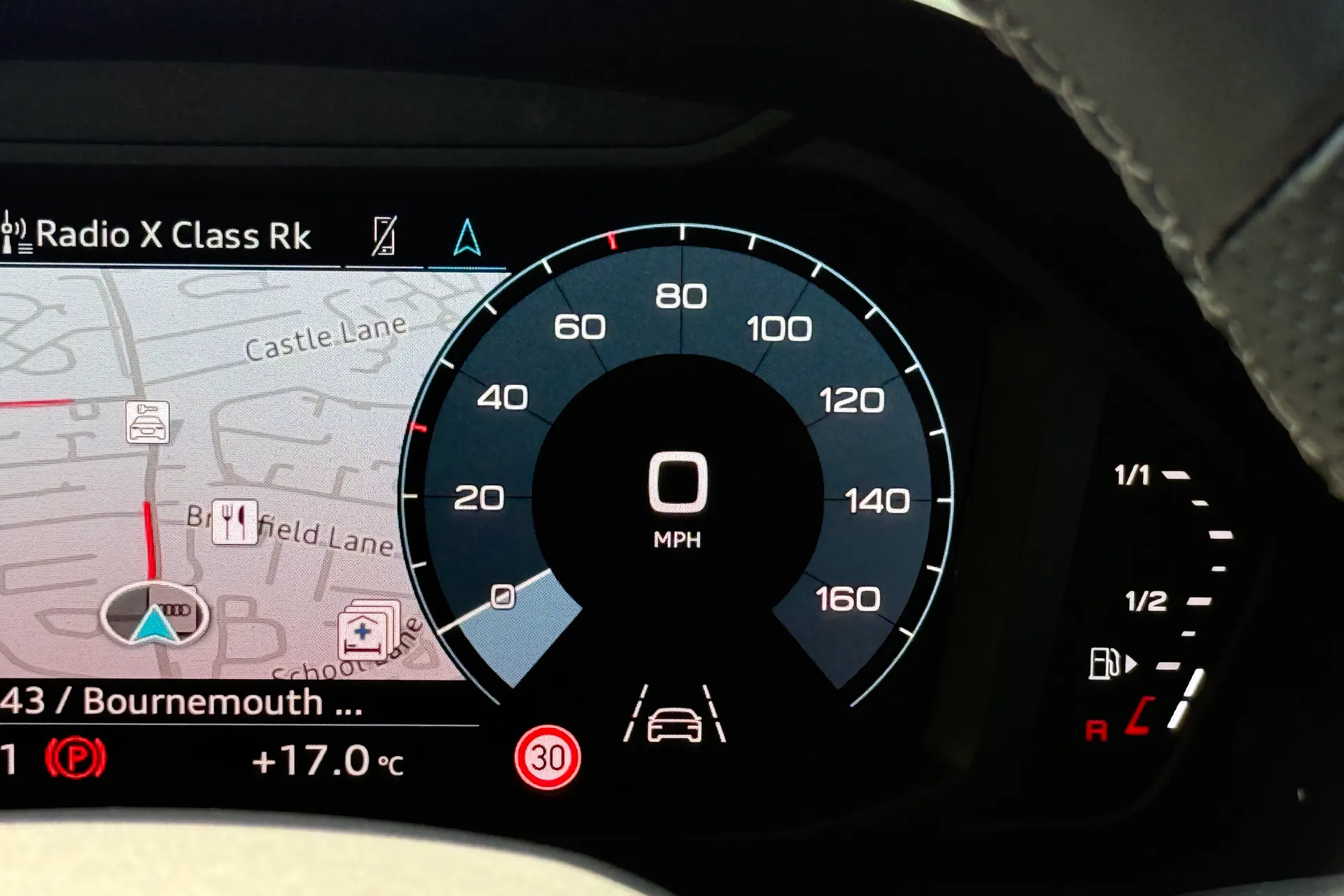 Audi Q3 thumbnail image number 13