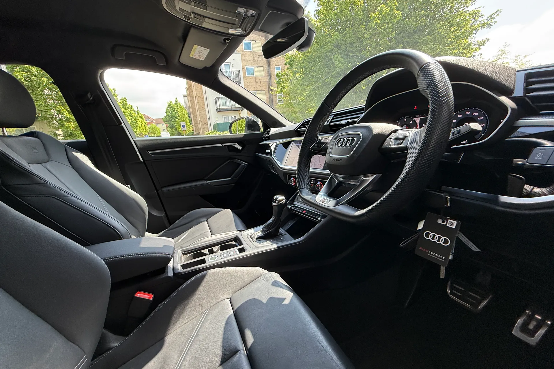 Audi Q3 thumbnail image number 10